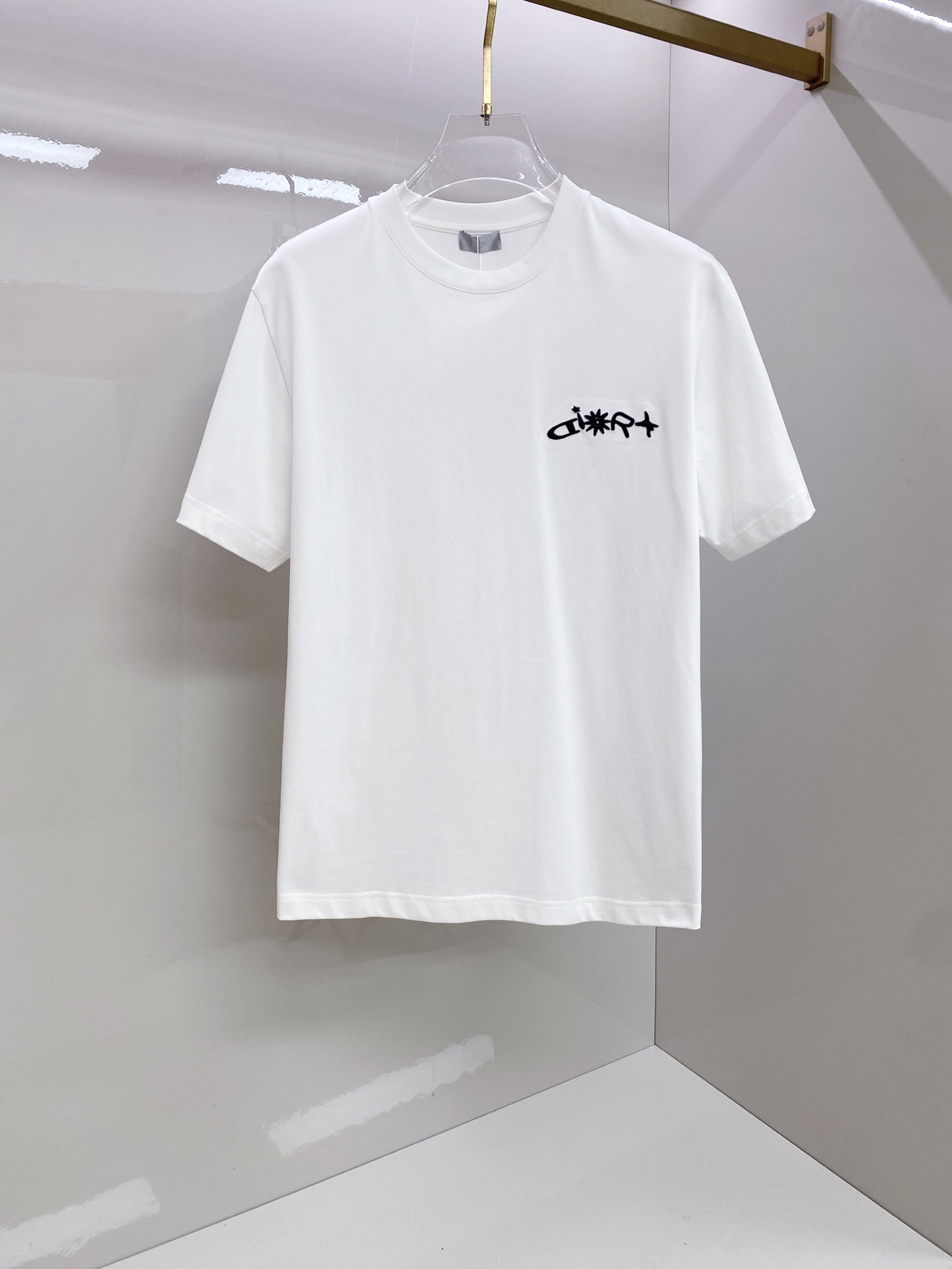 디올(Dior) 프론트 로고 반팔 티셔츠 의류