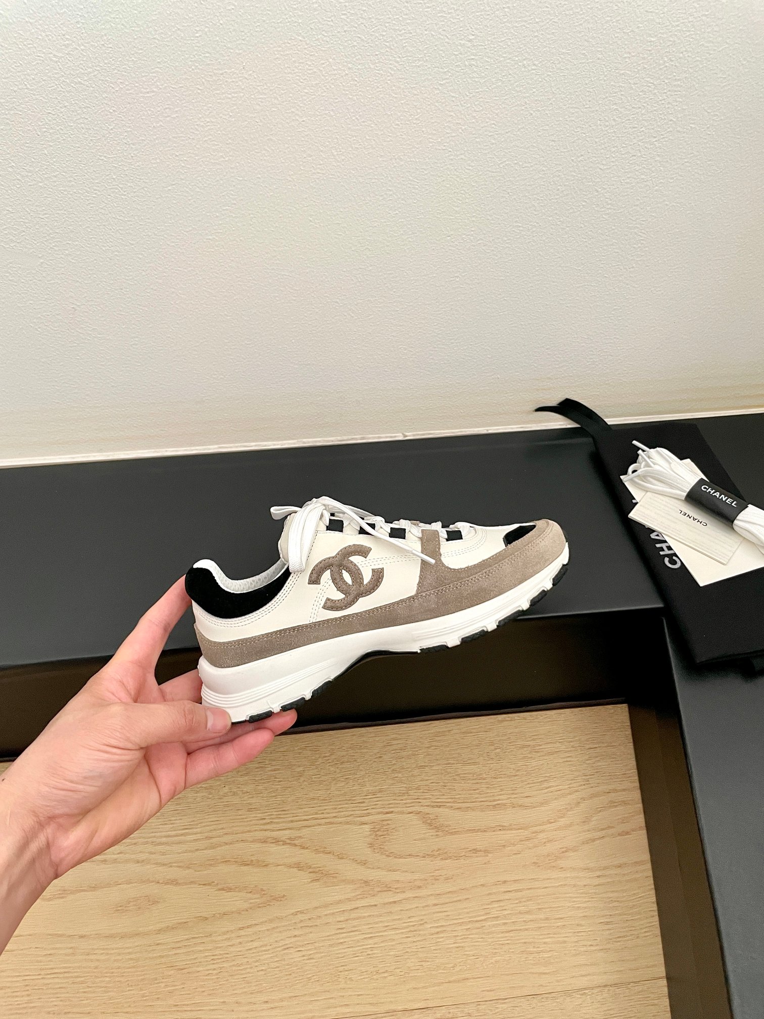 샤넬(CHANEL) 레트로 러닝 스니커즈 신발