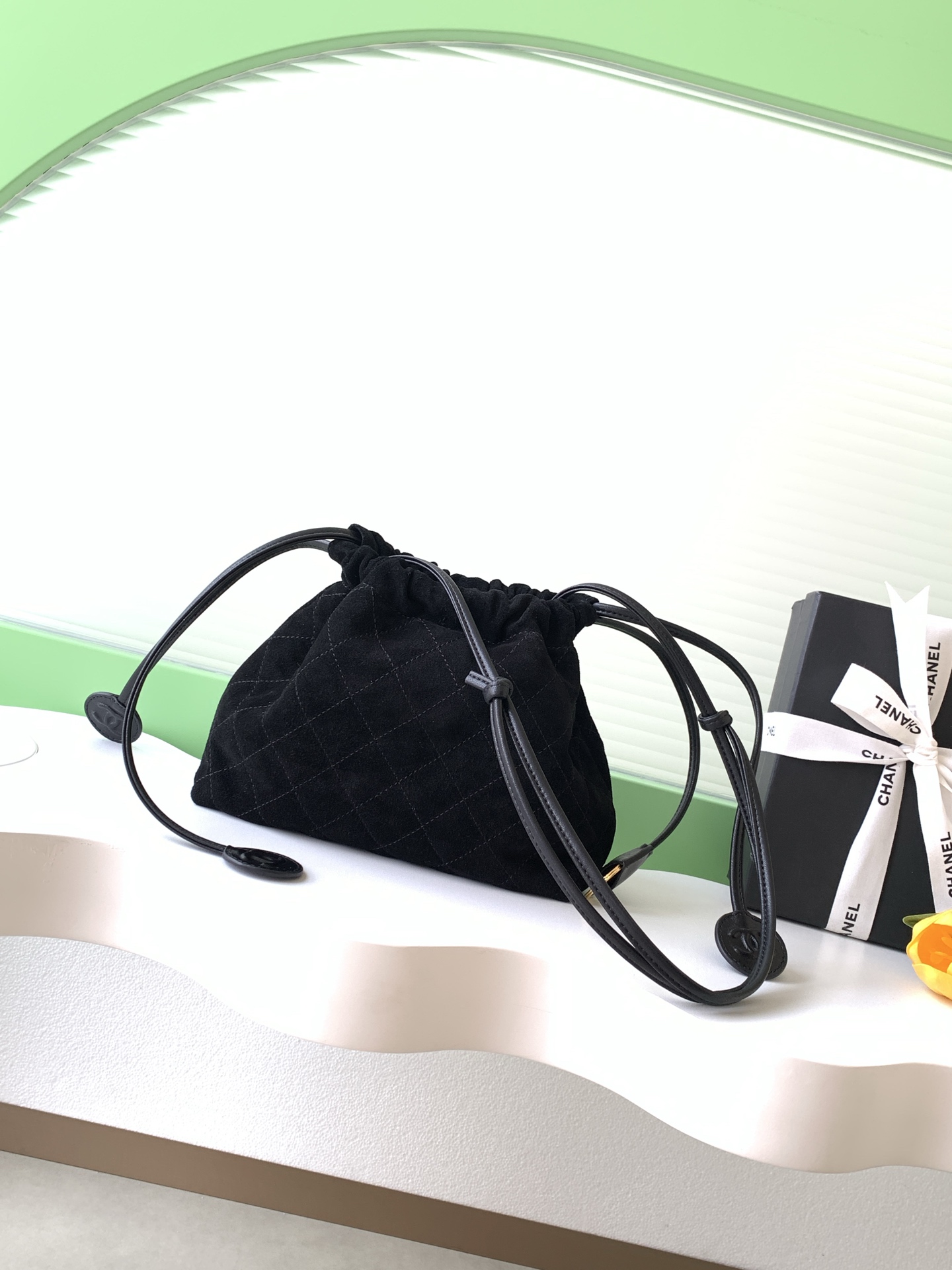 샤넬(Chanel) 럭키백(복주머니) 퀼팅 드로스트링 버킷백 가방 소프트 레더