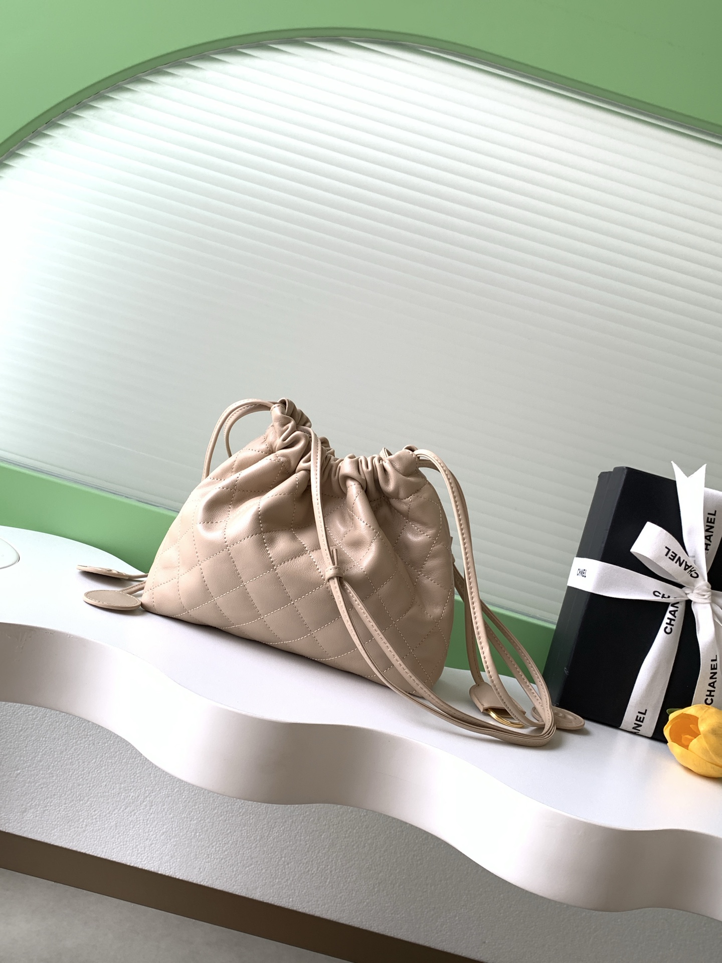 샤넬(Chanel) 럭키백(복주머니) 퀼팅 드로스트링 버킷백 가방 소프트 레더