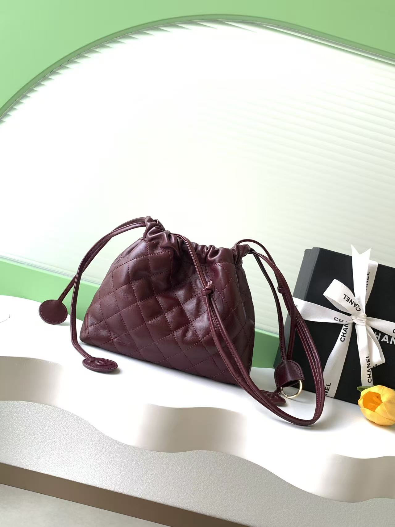 샤넬(Chanel) 럭키백(복주머니) 퀼팅 드로스트링 버킷백 가방 소프트 레더