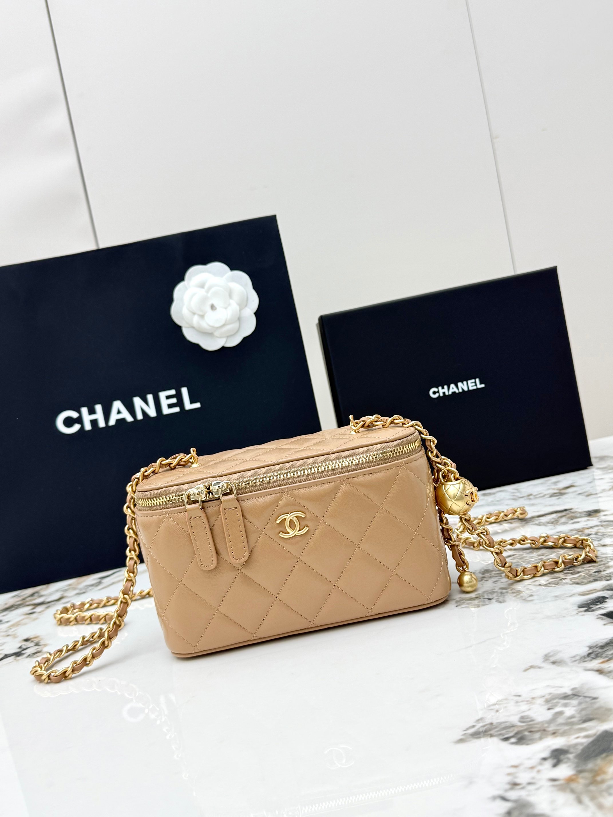 샤넬(Chanel) 24K 금볼 베니티 체인백 파우치백 가방 - 라지