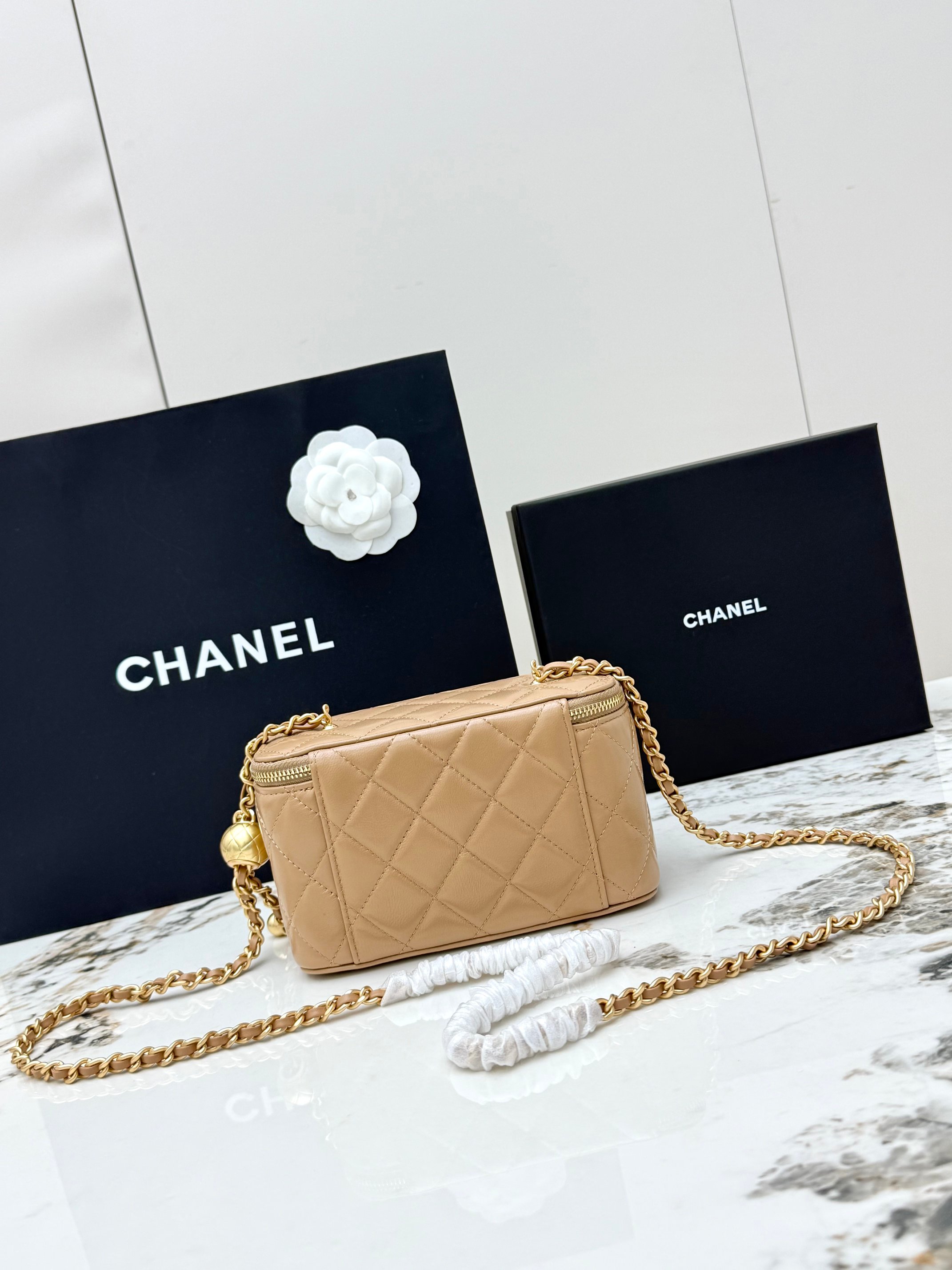 샤넬(Chanel) 24K 금볼 베니티 체인백 파우치백 가방 - 라지
