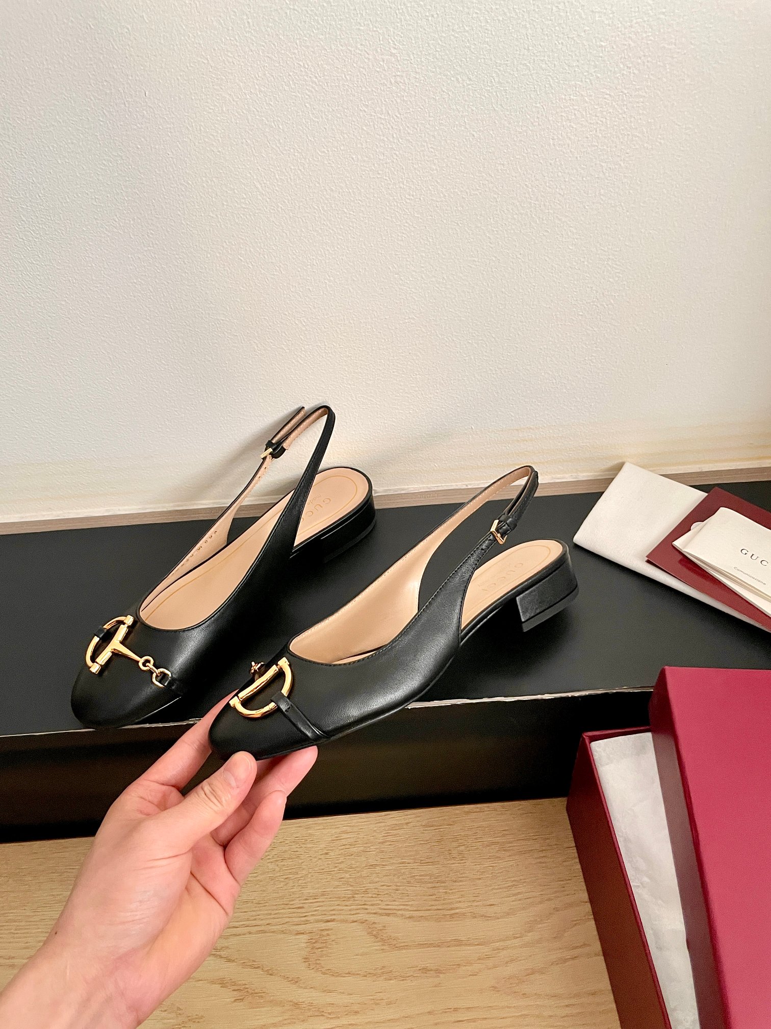 구찌(GUCCI) 하프 장식 메리제인 샌들 신발