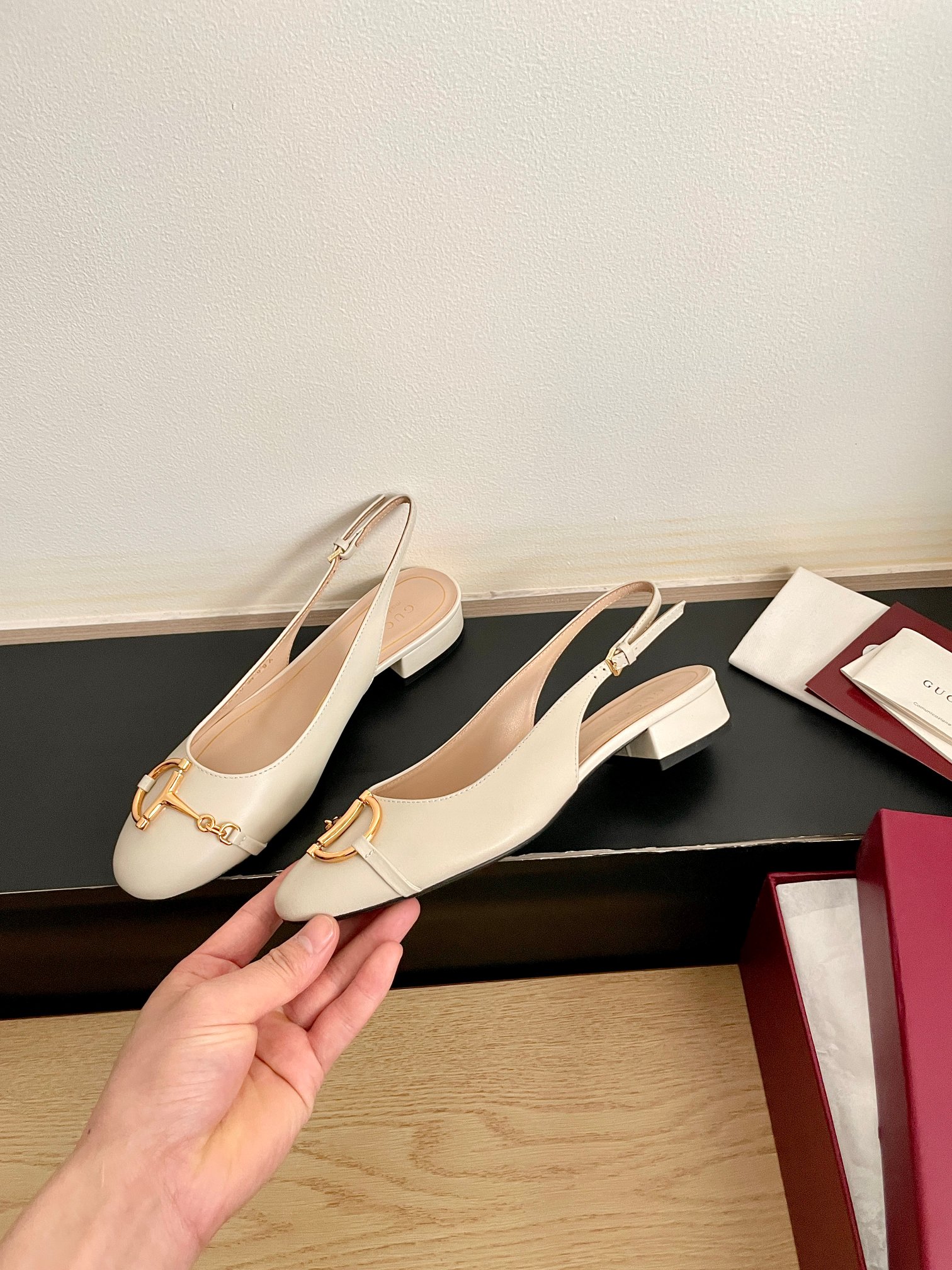 구찌(GUCCI) 하프 장식 메리제인 샌들 신발