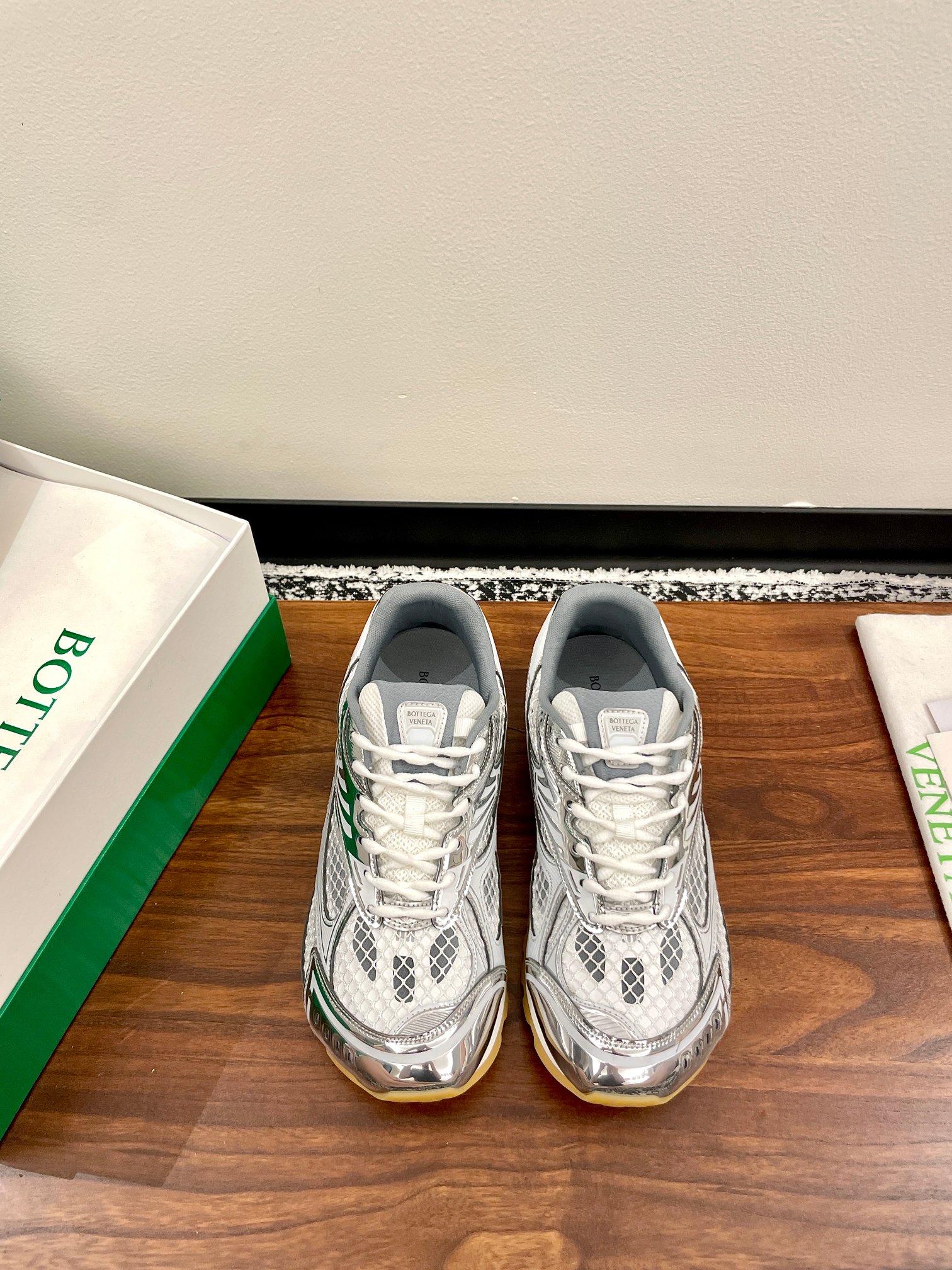 보테가베네타(BOTTEGA VENETA) 오르빗 스니커즈 신발