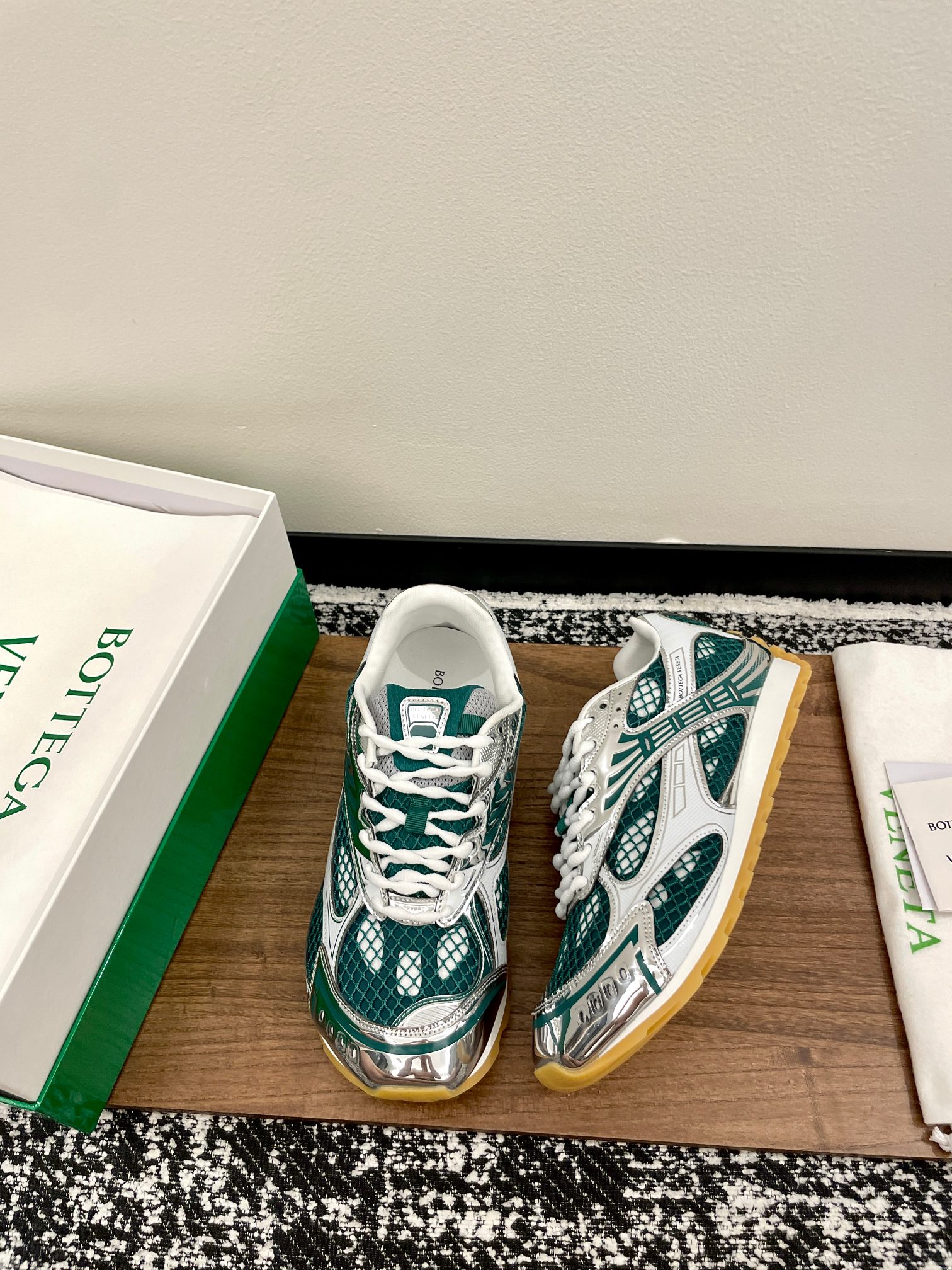 보테가베네타(BOTTEGA VENETA) 오르빗 스니커즈 신발