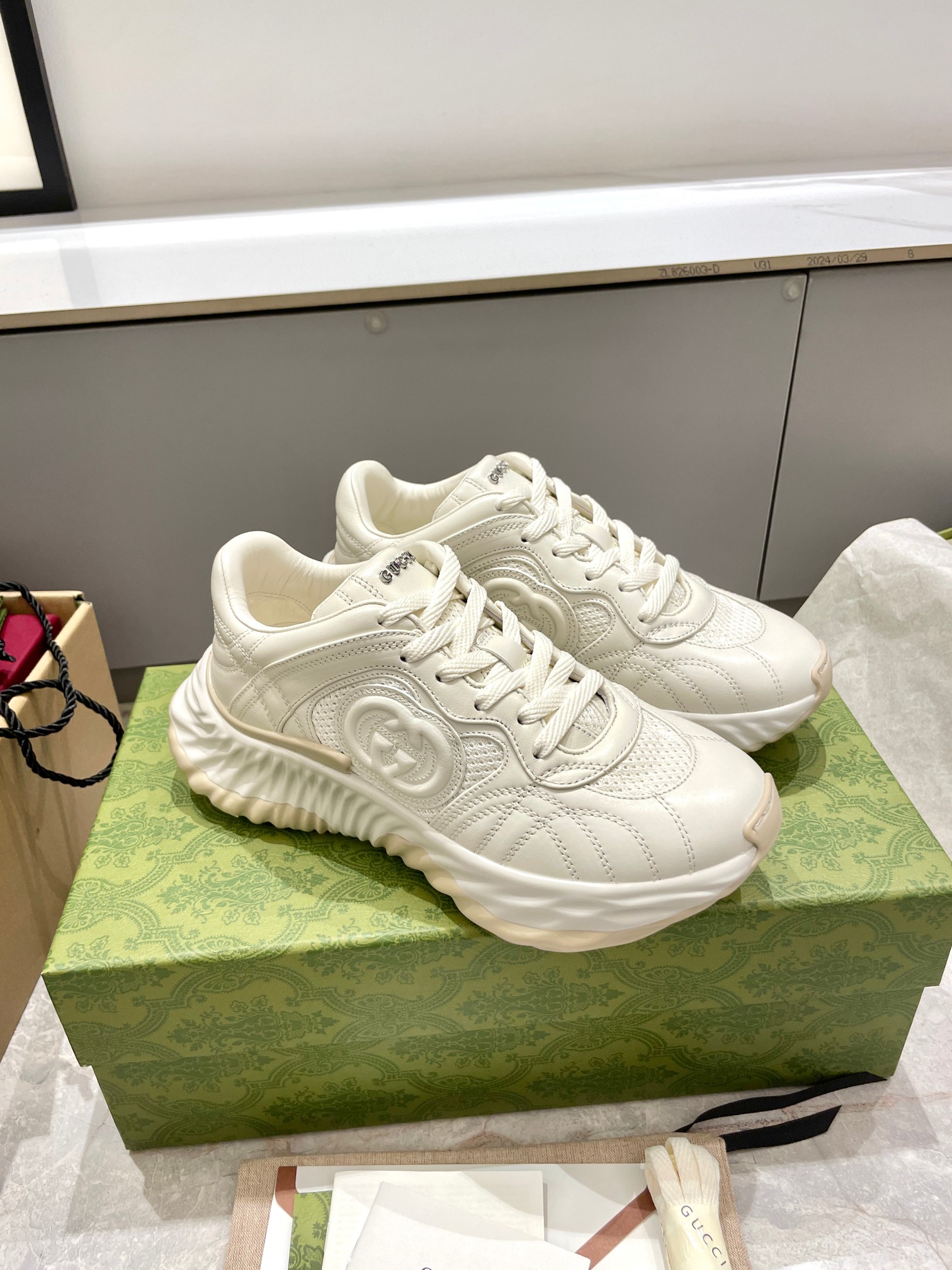 구찌(GUCCI) 리플 웨이브 스니커즈 신발