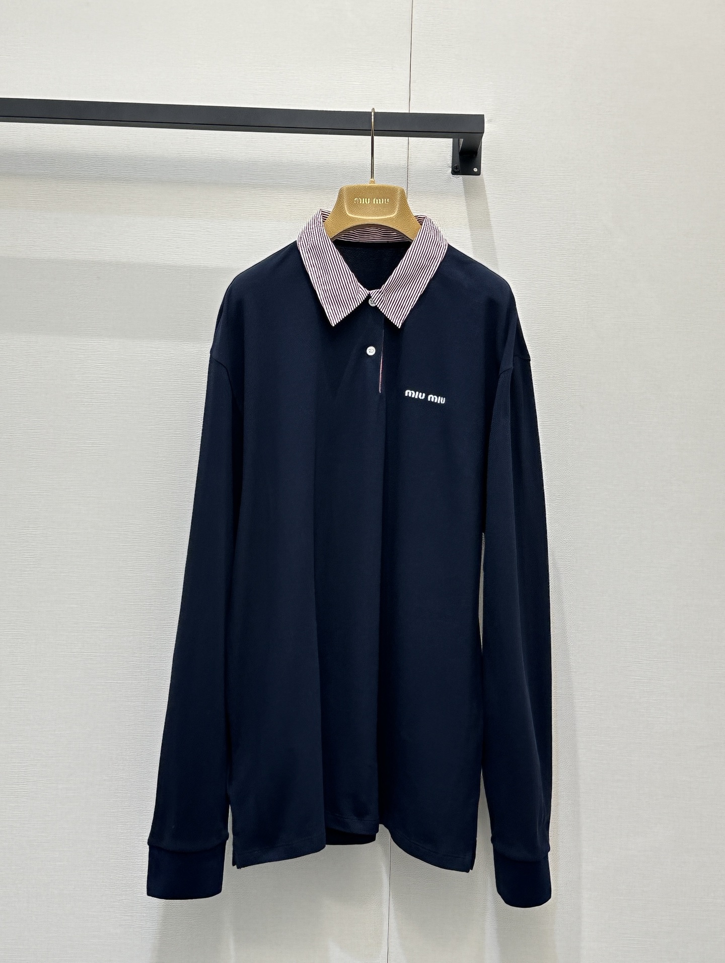 미우미우(MIU MIU) 로고 자수 배색 카라 니트 폴로 셔츠 의류