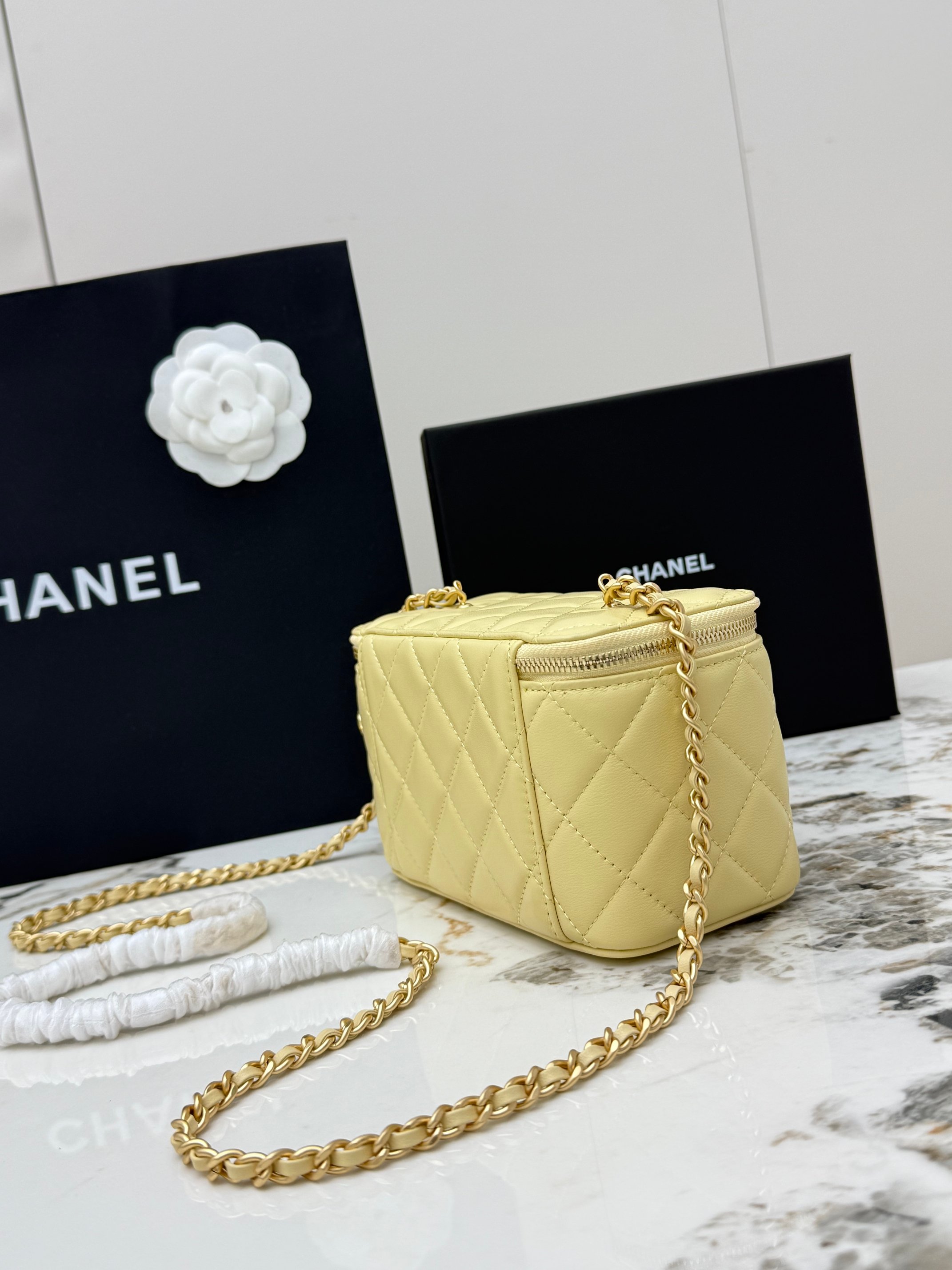 샤넬(Chanel) 24K 금볼 베니티 체인백 파우치백 가방 - 라지