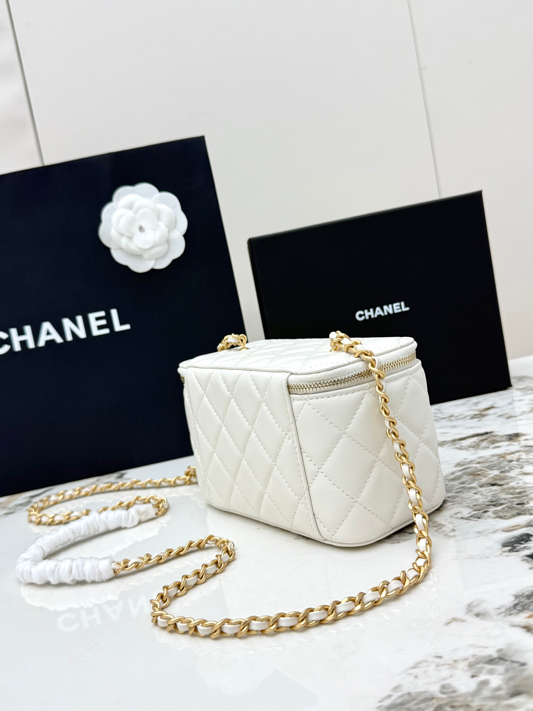 샤넬(Chanel) 24K 금볼 베니티 체인백 파우치백 가방 - 라지