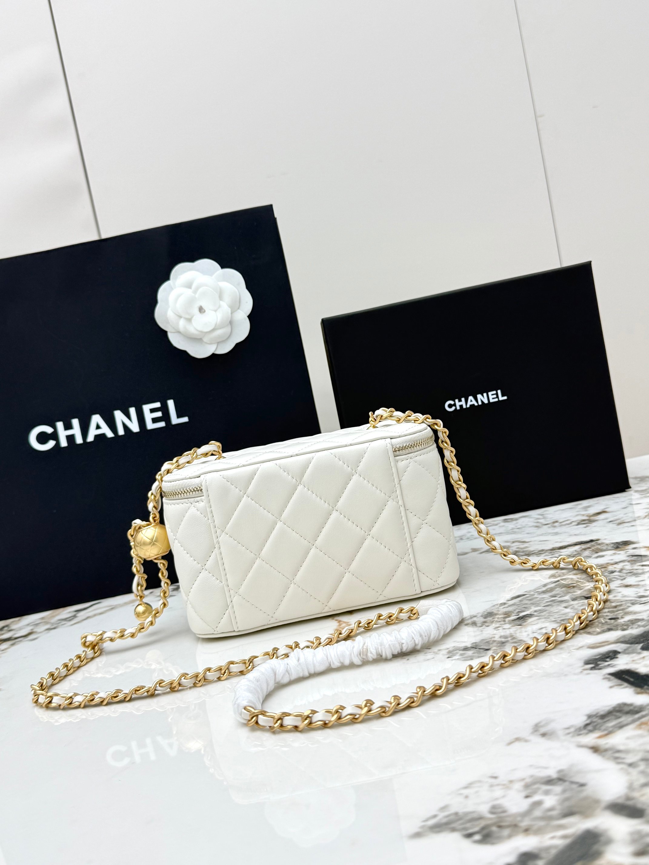 샤넬(Chanel) 24K 금볼 베니티 체인백 파우치백 가방 - 라지