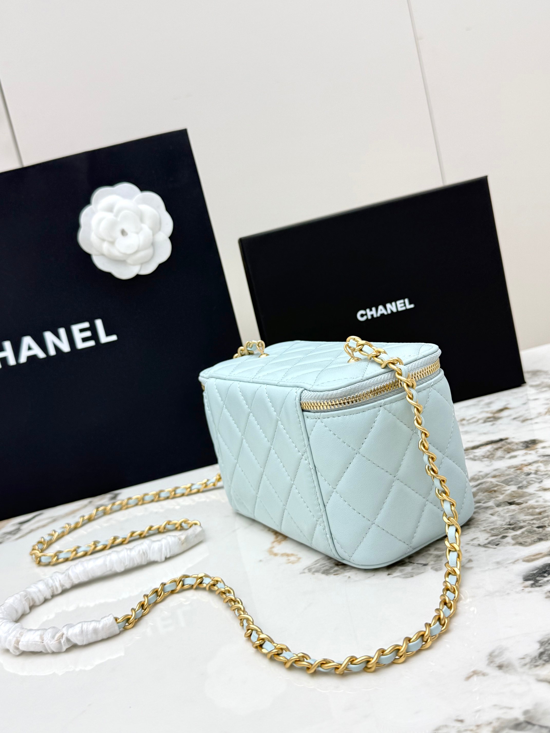 샤넬(Chanel) 24K 금볼 베니티 체인백 파우치백 가방 - 라지