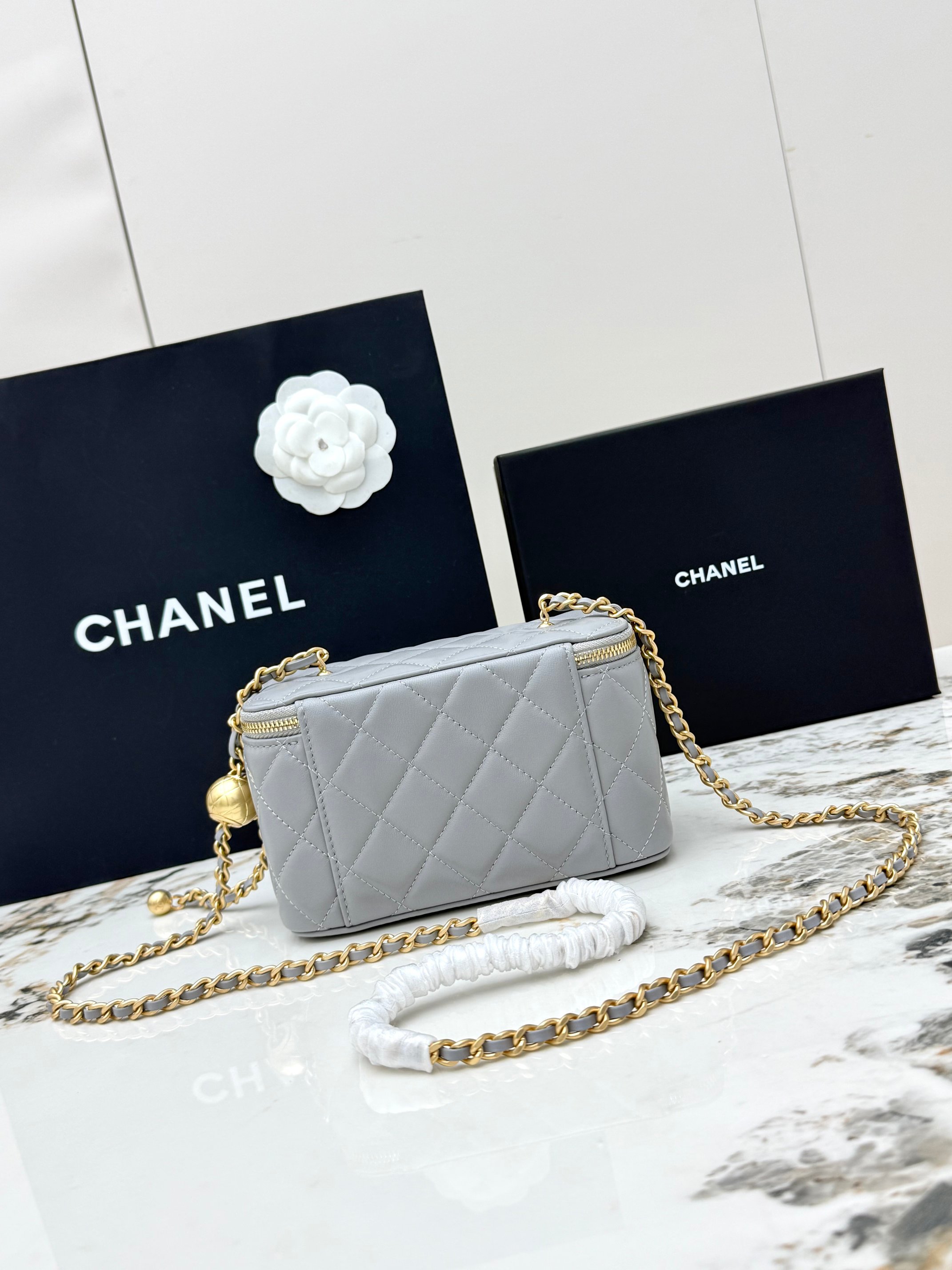 샤넬(Chanel) 24K 금볼 베니티 체인백 파우치백 가방 - 라지