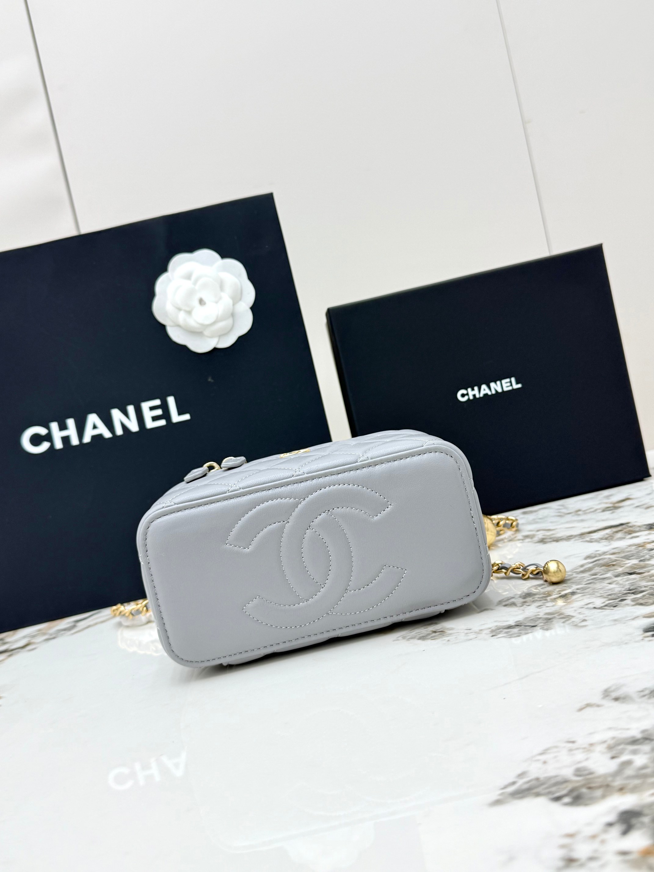 샤넬(Chanel) 24K 금볼 베니티 체인백 파우치백 가방 - 라지