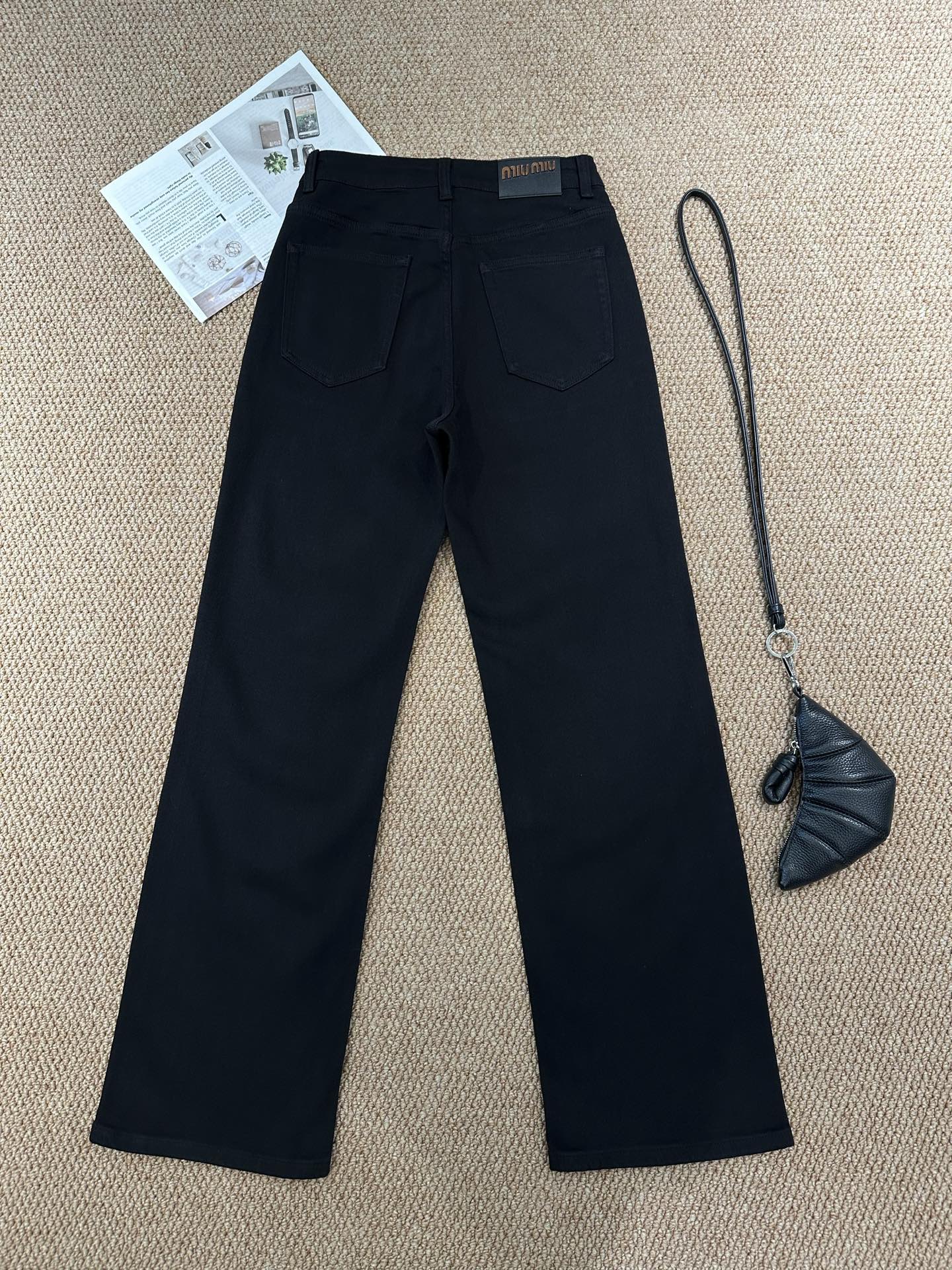 미우미우(miumiu) 하이 스트레치 블랙 스트레이트 팬츠 청바지 의류