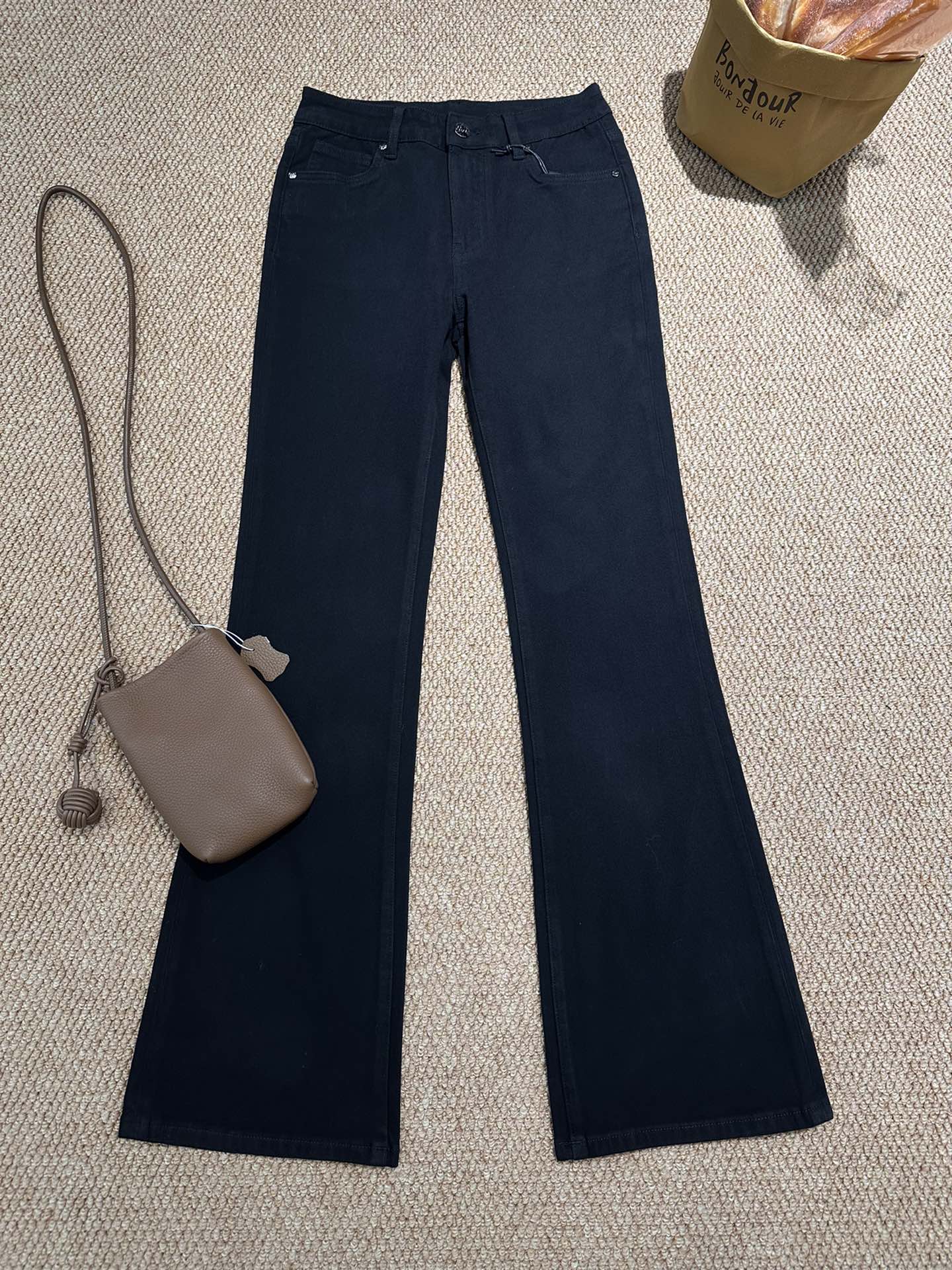 미우미우(miumiu) 뉴 시즌 하이 스트레치 플레어 팬츠 청바지 의류