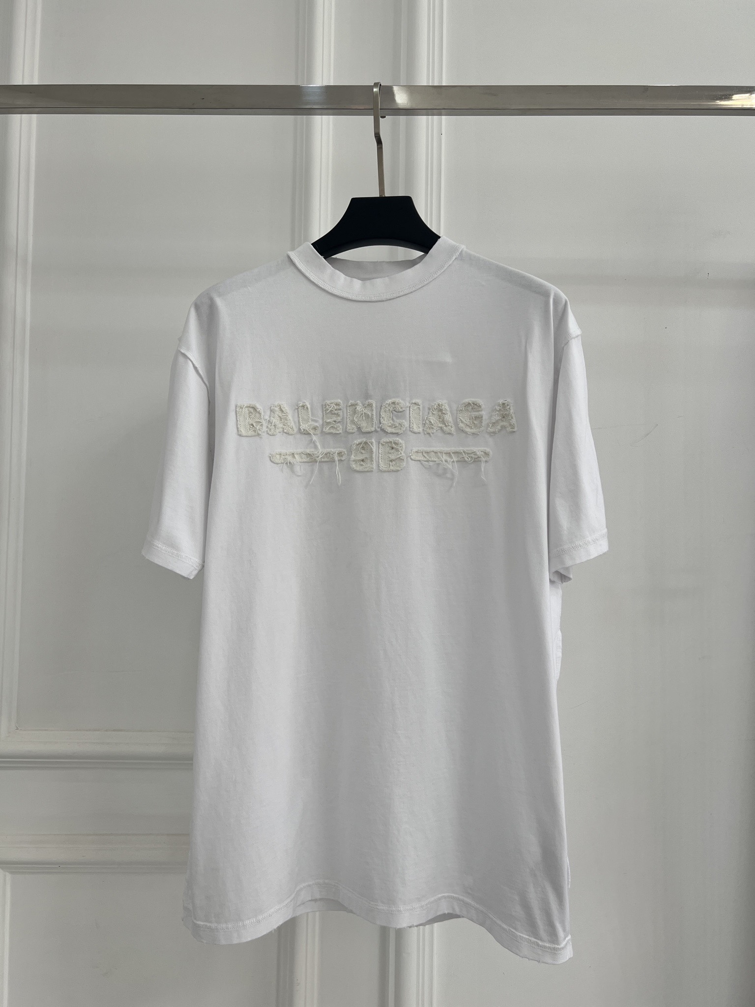 발렌시아가(BALENCIAGA) 워싱 자수 로고 티셔츠 의류