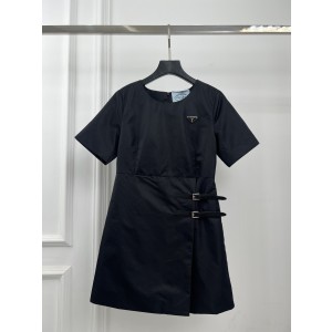 프라다(PRADA) 하프집업 반팔 원피스 의류