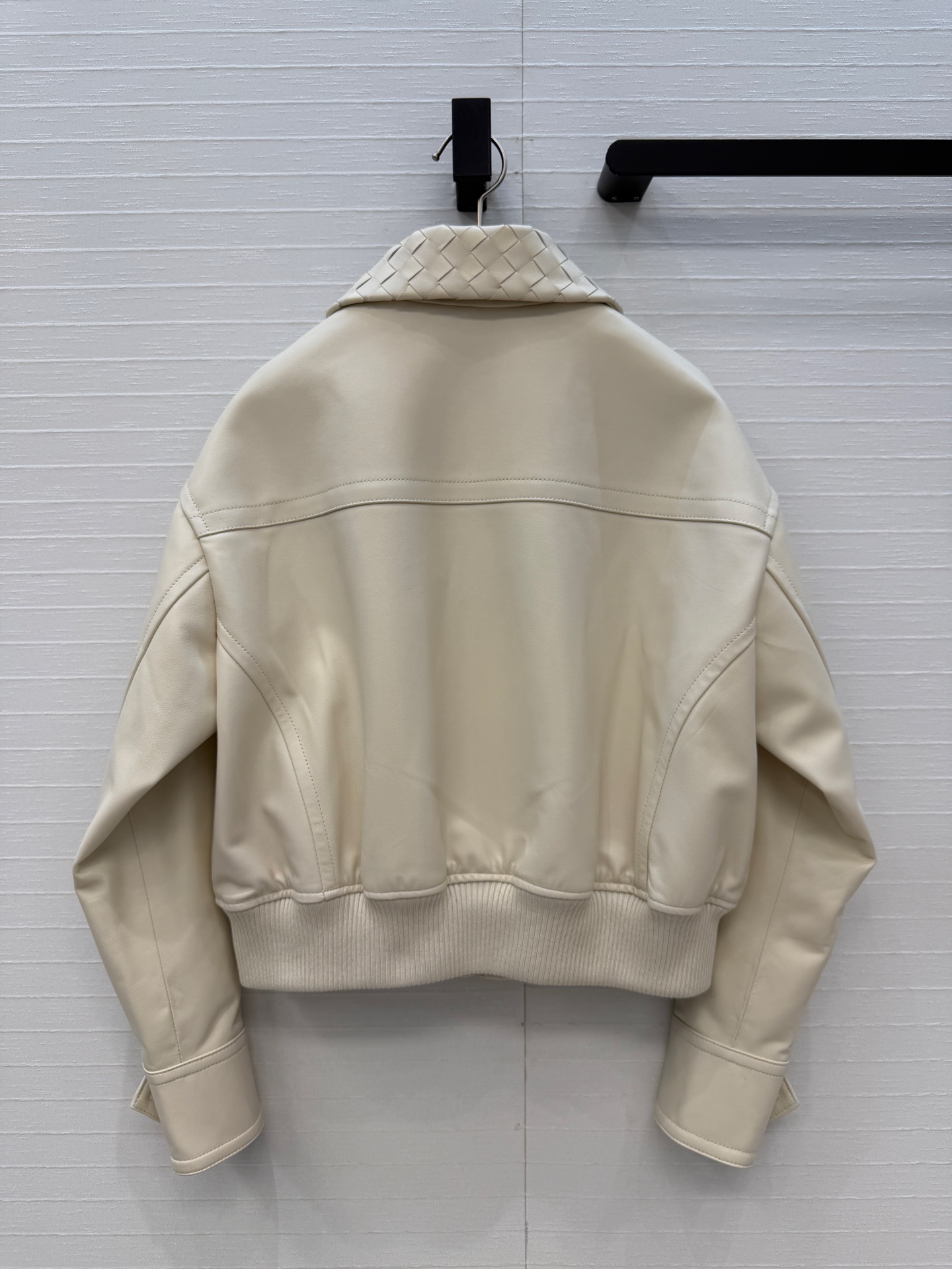 보테가 베네타(BOTTEGA VENETA) BV 빈티지 모던 위빙 카라 레더 자켓 재킷 의류