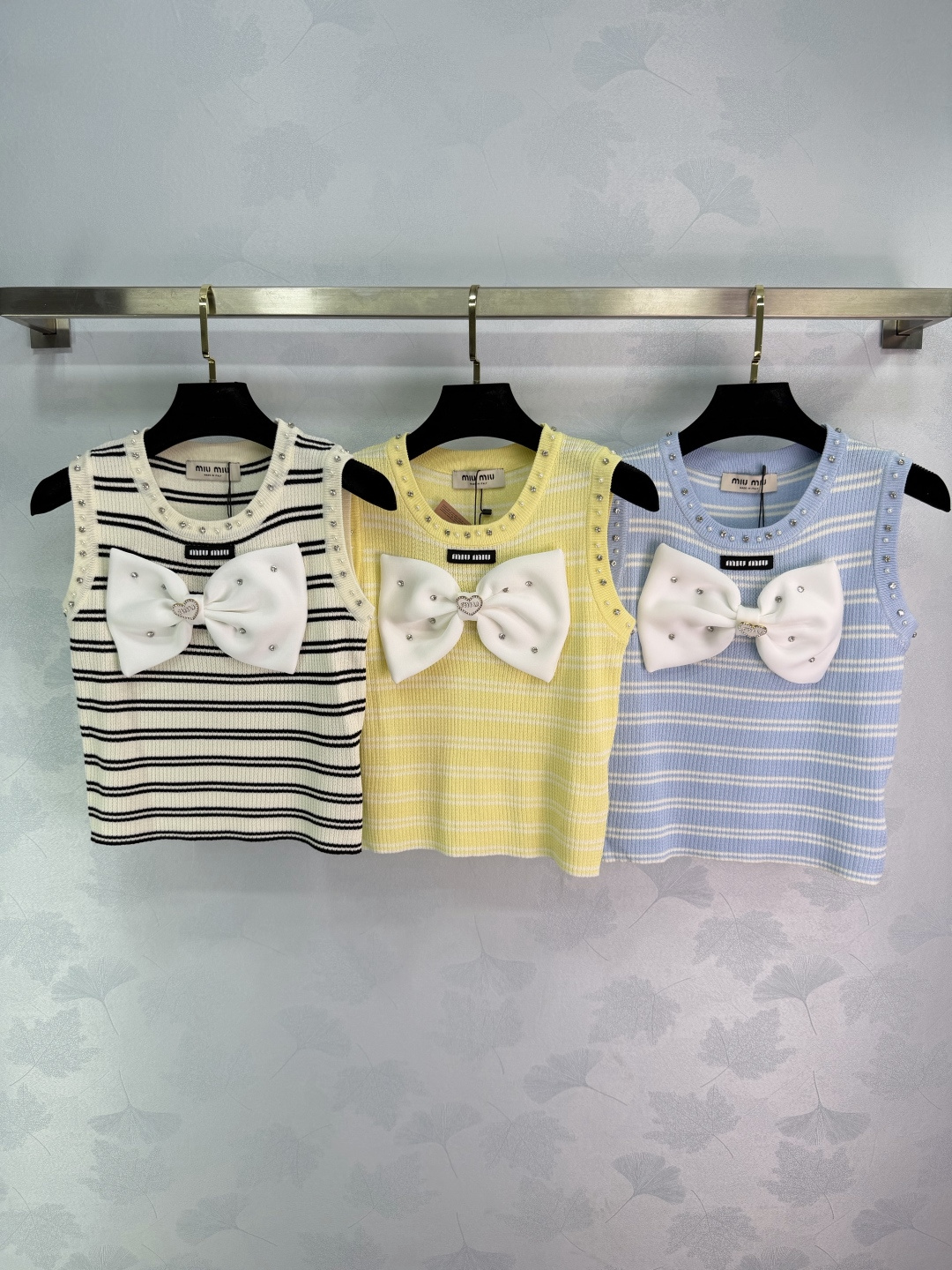 miumiu 미우미우 스트라이프 리본 나시 민소매 니트 의류