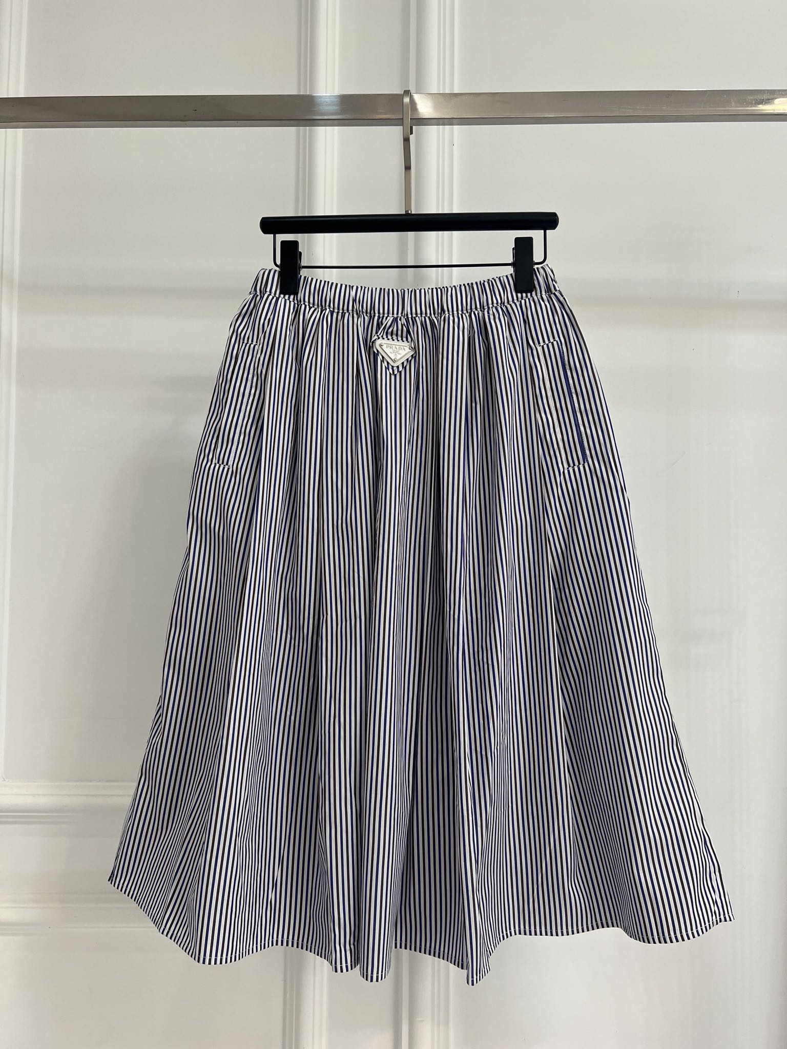 프라다(PRADA) 스트라이프 플리츠 롱 스커트 의류