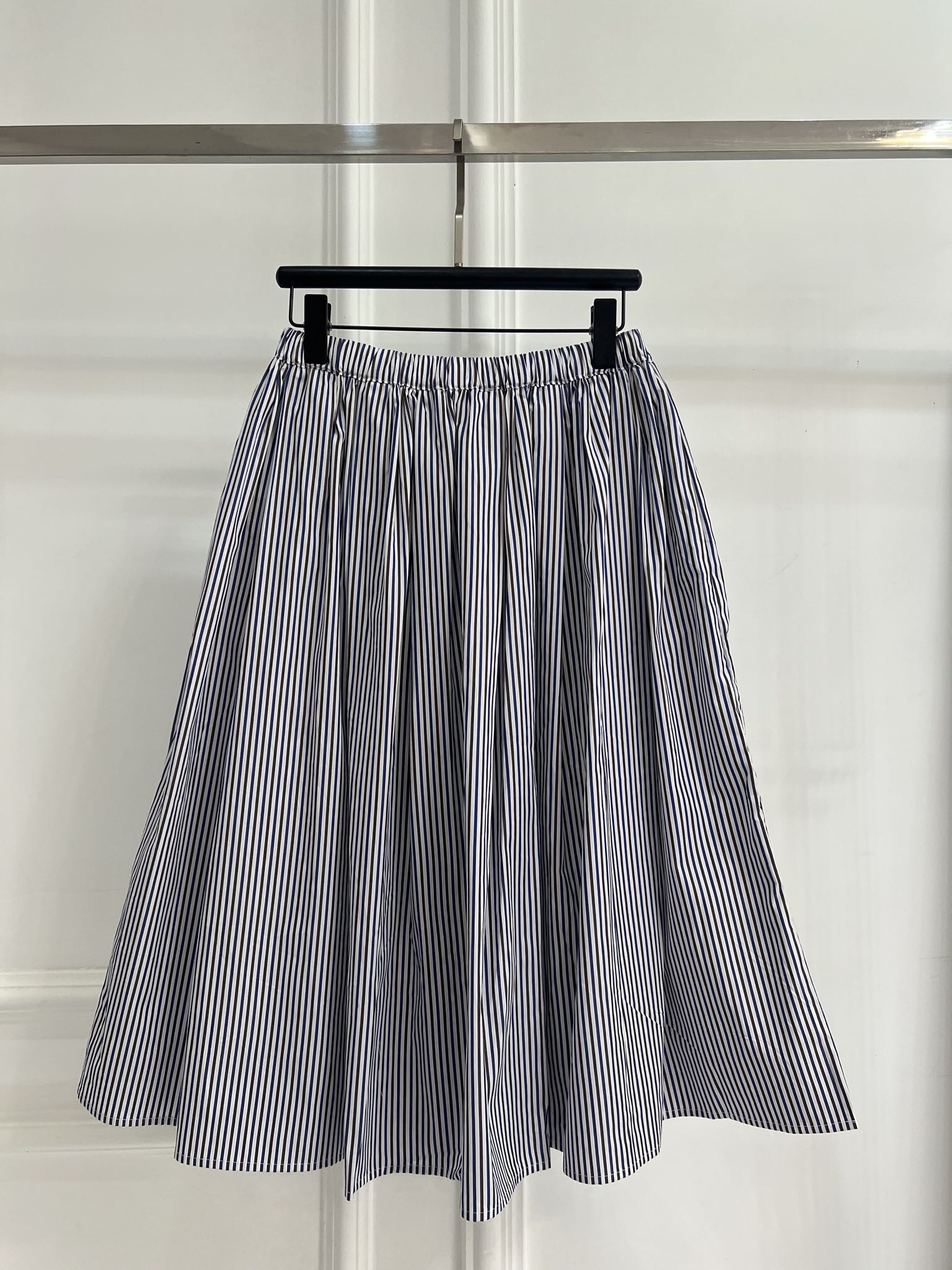 프라다(PRADA) 스트라이프 플리츠 롱 스커트 의류