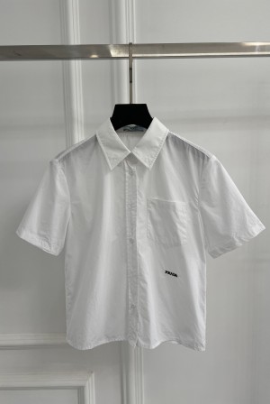 프라다(PRADA) 로고 자수 반팔 셔츠 의류
