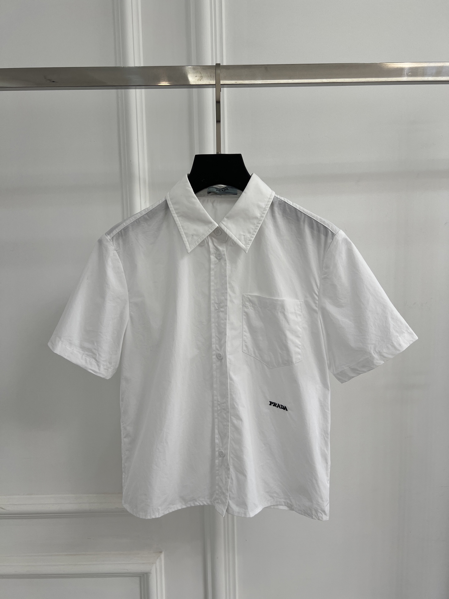 프라다(PRADA) 로고 자수 반팔 셔츠 의류
