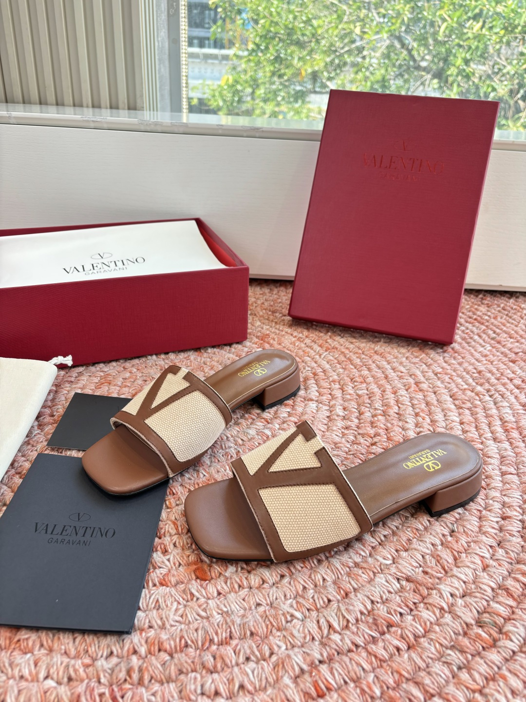 발렌티노(VALENTINO) 캔버스 슬라이드 샌들 신발