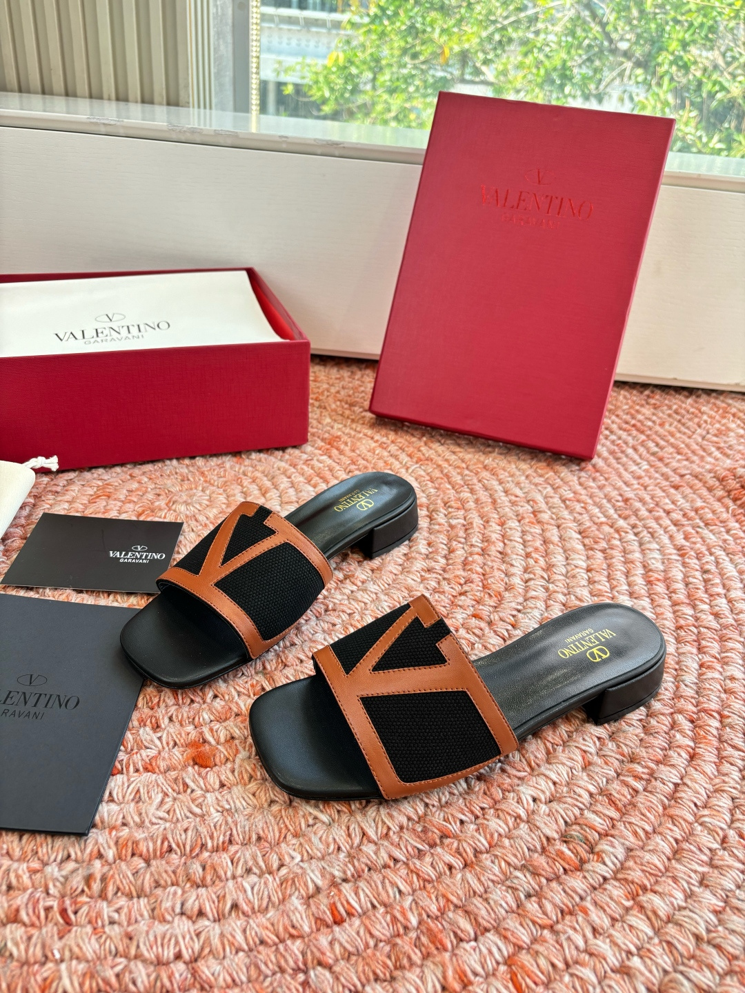 발렌티노(VALENTINO) 캔버스 슬라이드 샌들 신발