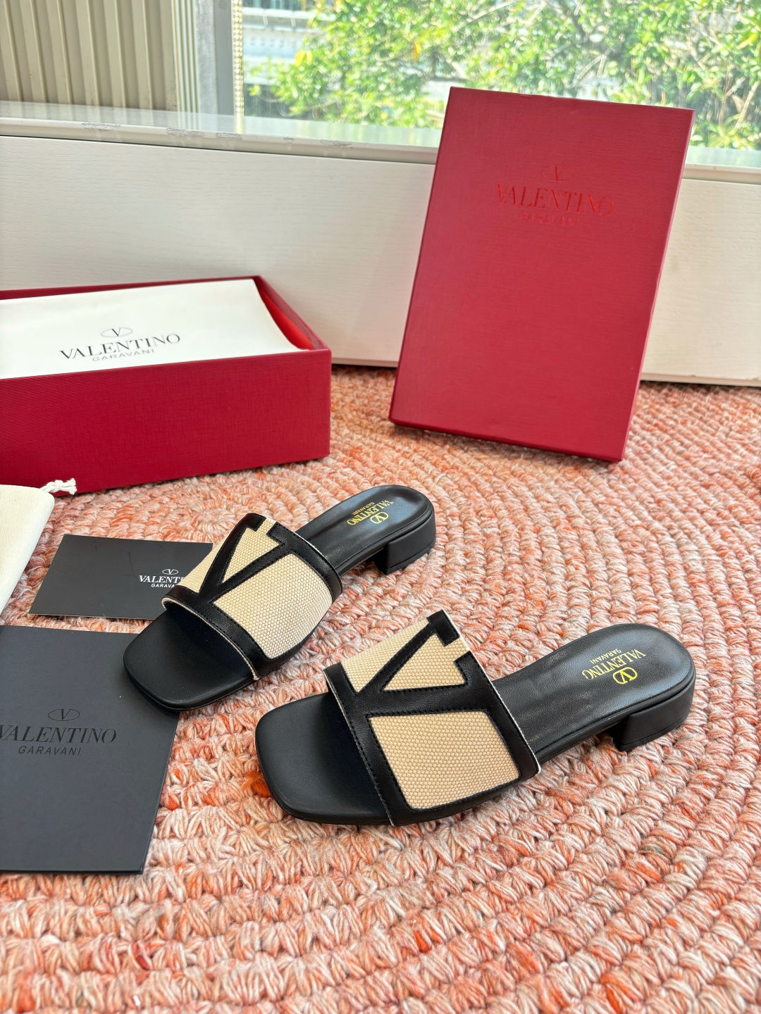 발렌티노(VALENTINO) 캔버스 슬라이드 샌들 신발