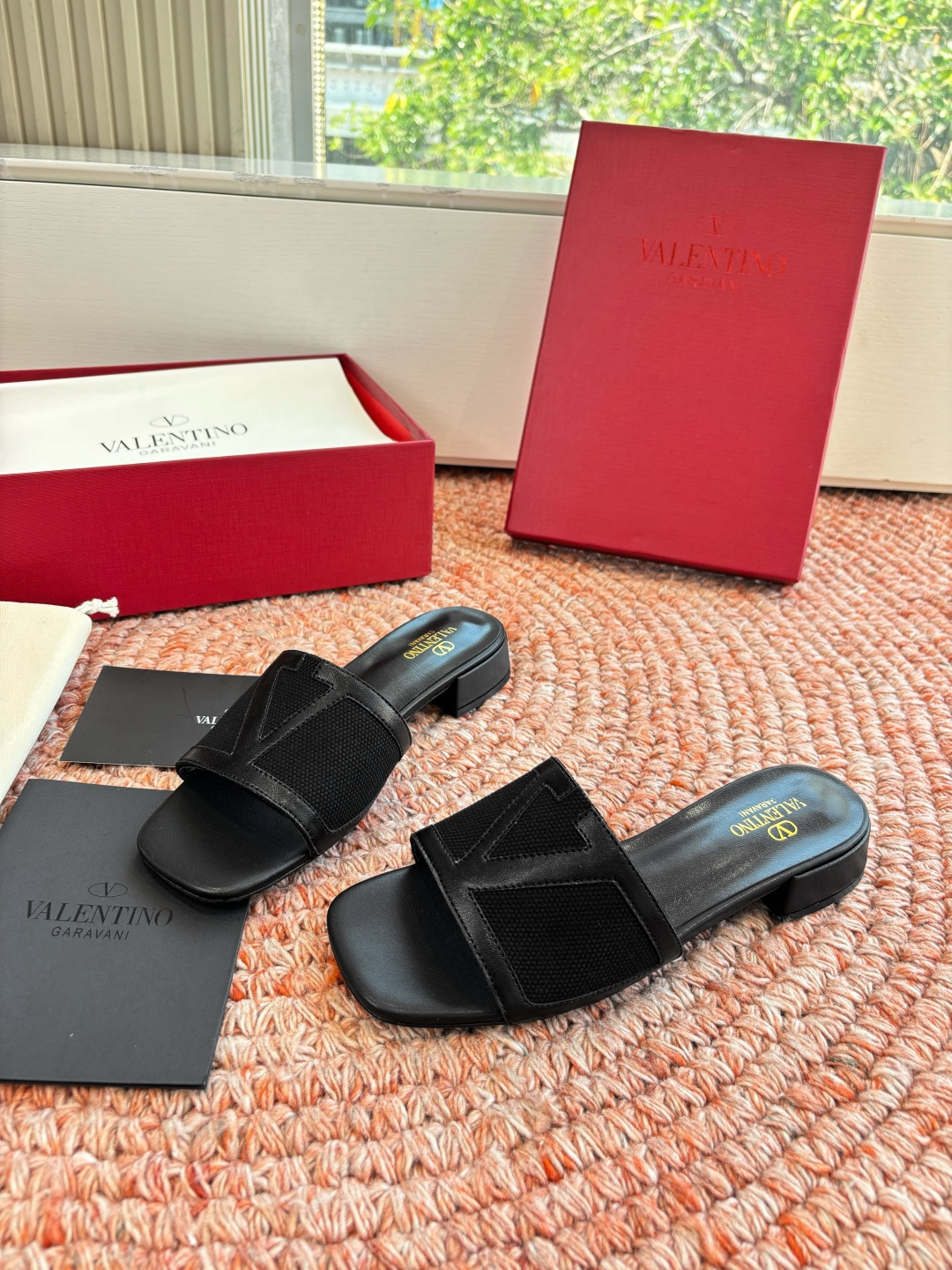 발렌티노(VALENTINO) 캔버스 슬라이드 샌들 신발