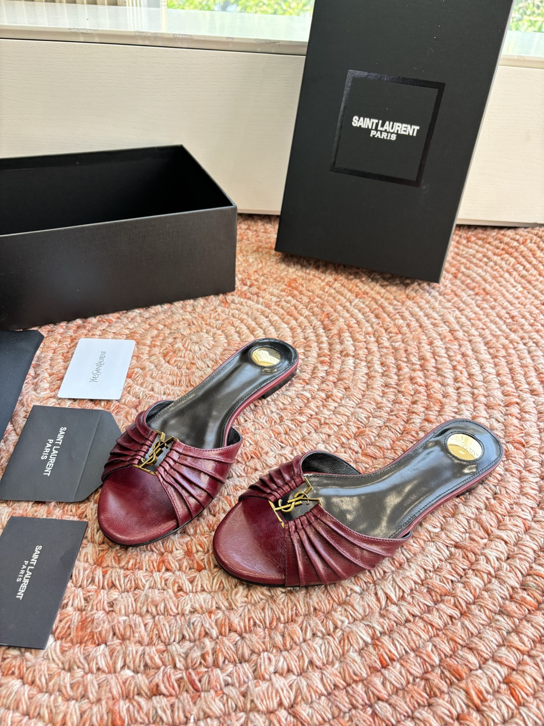 생로랑(SAINT LAURENT) 셔링 레더 힐 슬리퍼 신발