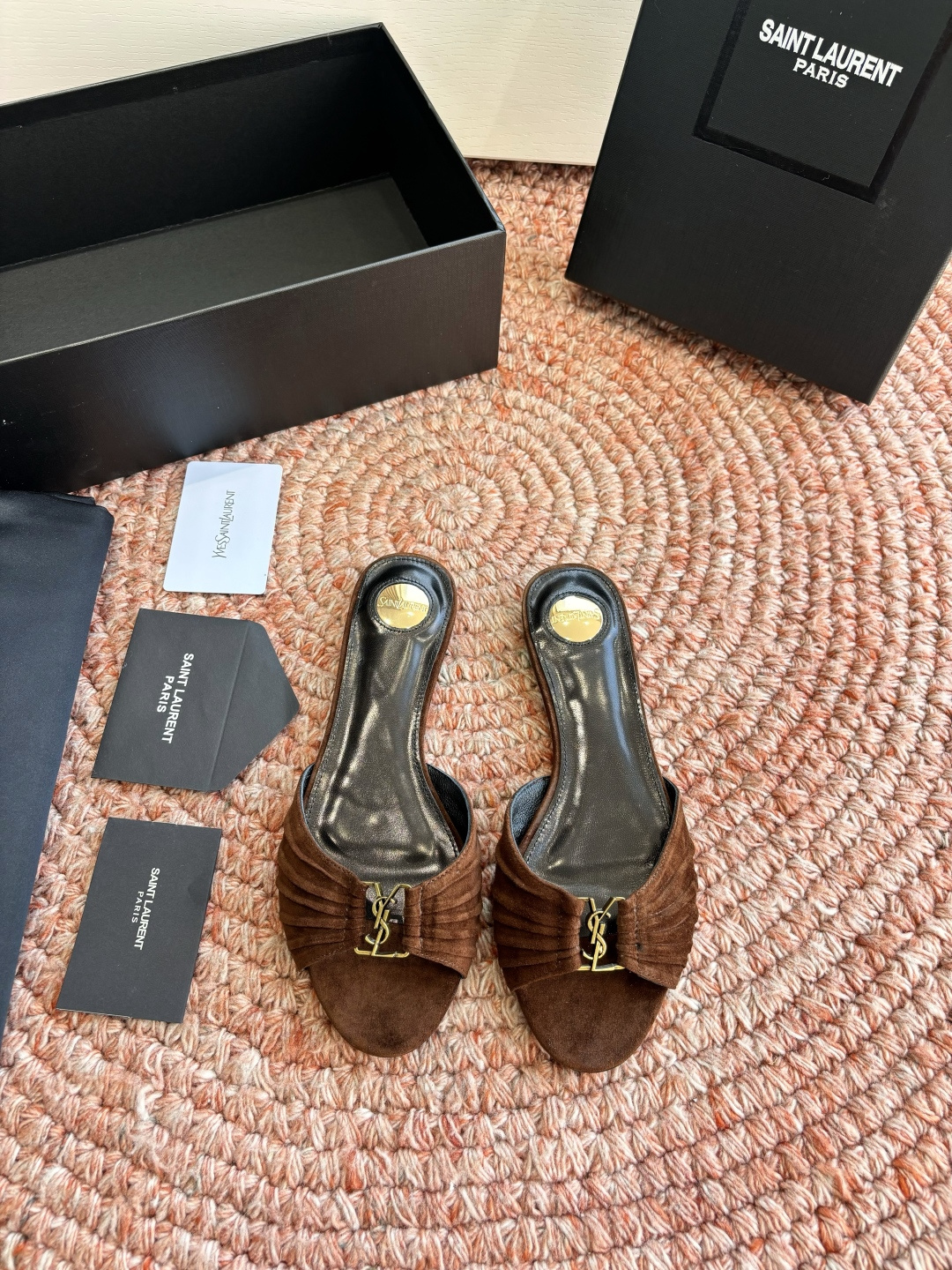 생로랑(SAINT LAURENT) 셔링 레더 힐 슬리퍼 신발