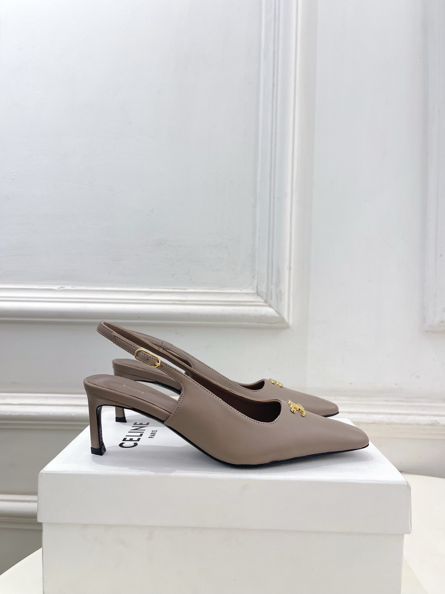 셀린느(CELINE) 스퀘어토 백오픈 힐 샌들 신발