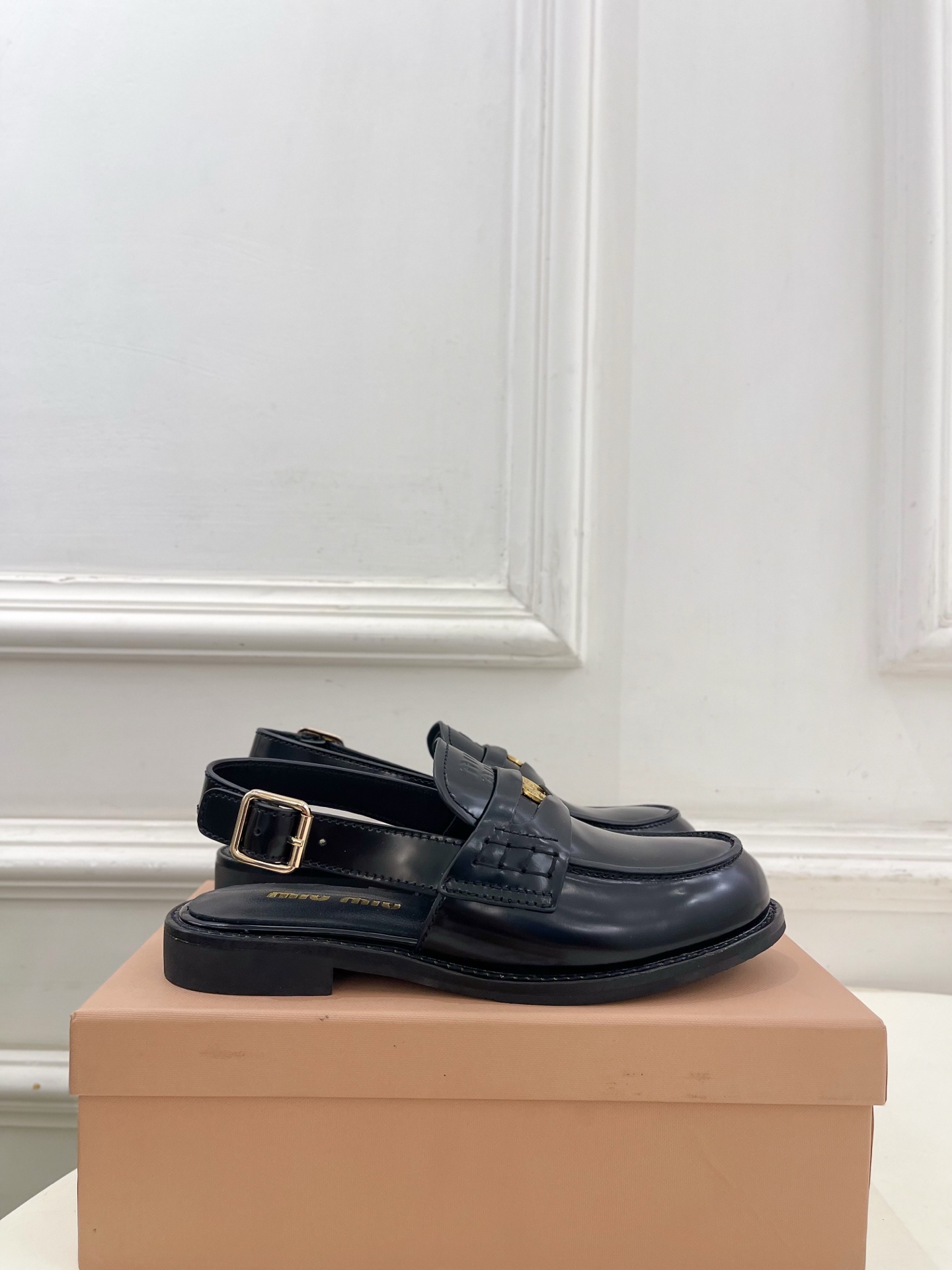 미우미우(MIU MIU) 백오픈 로퍼 슬리퍼 신발