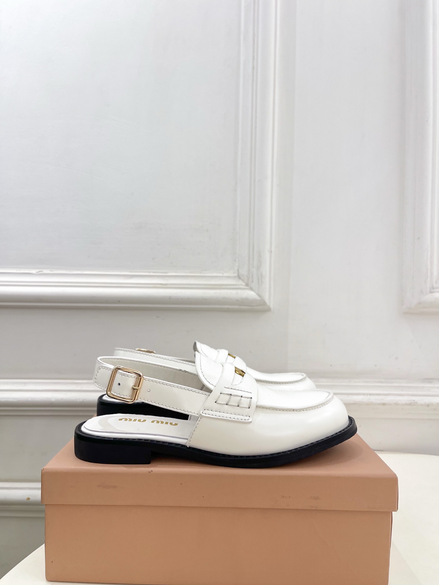 미우미우(MIU MIU) 백오픈 로퍼 슬리퍼 신발
