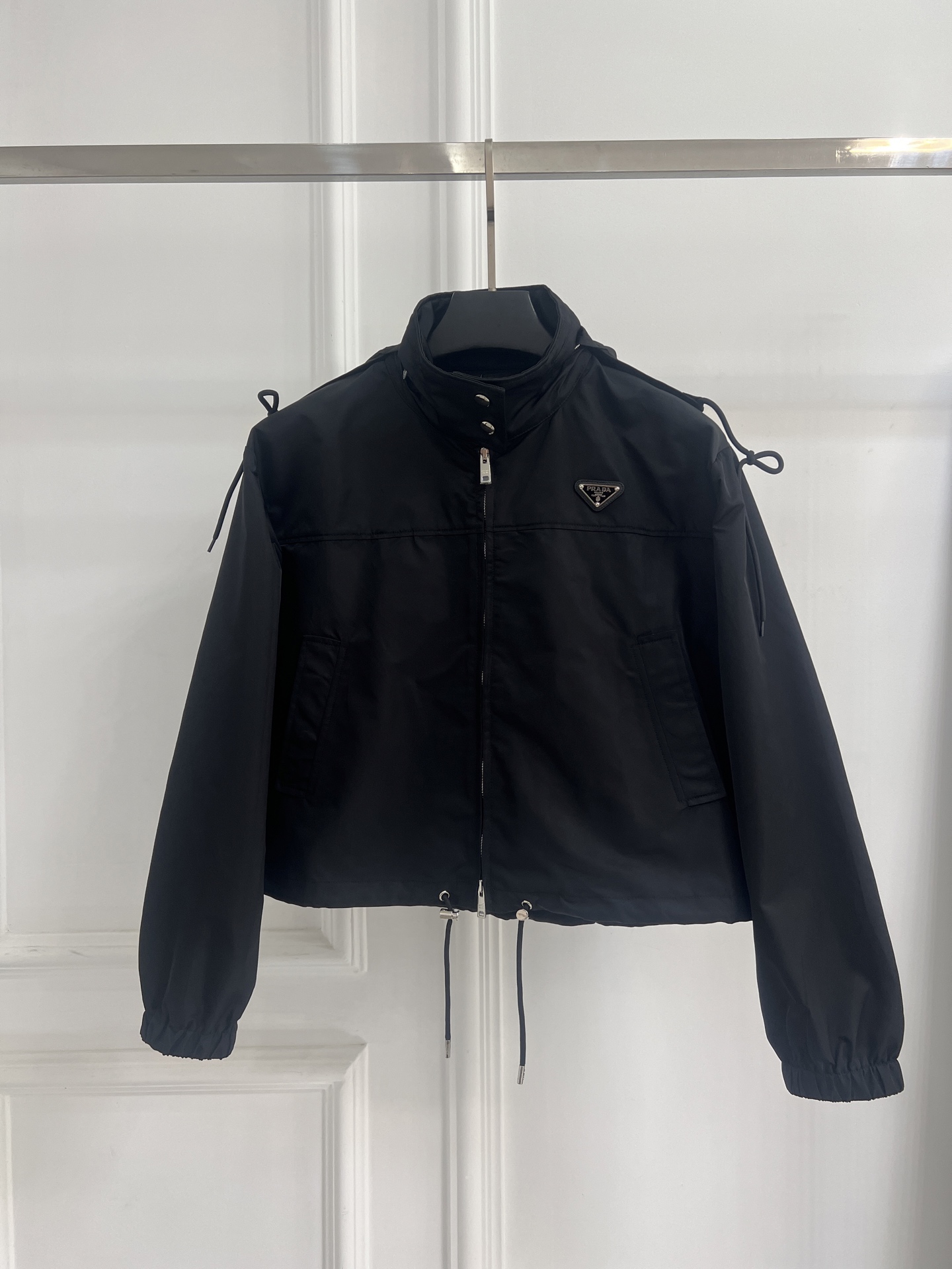 프라다(PRADA) 리사이클 나일론 후드 숏 자켓 의류