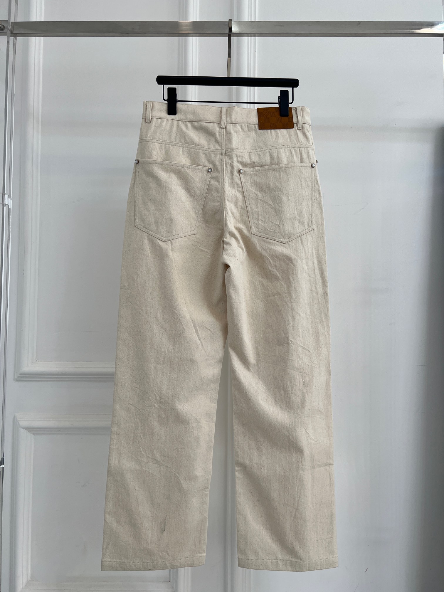 루이비통(LV) 로고 화이트 팬츠 의류