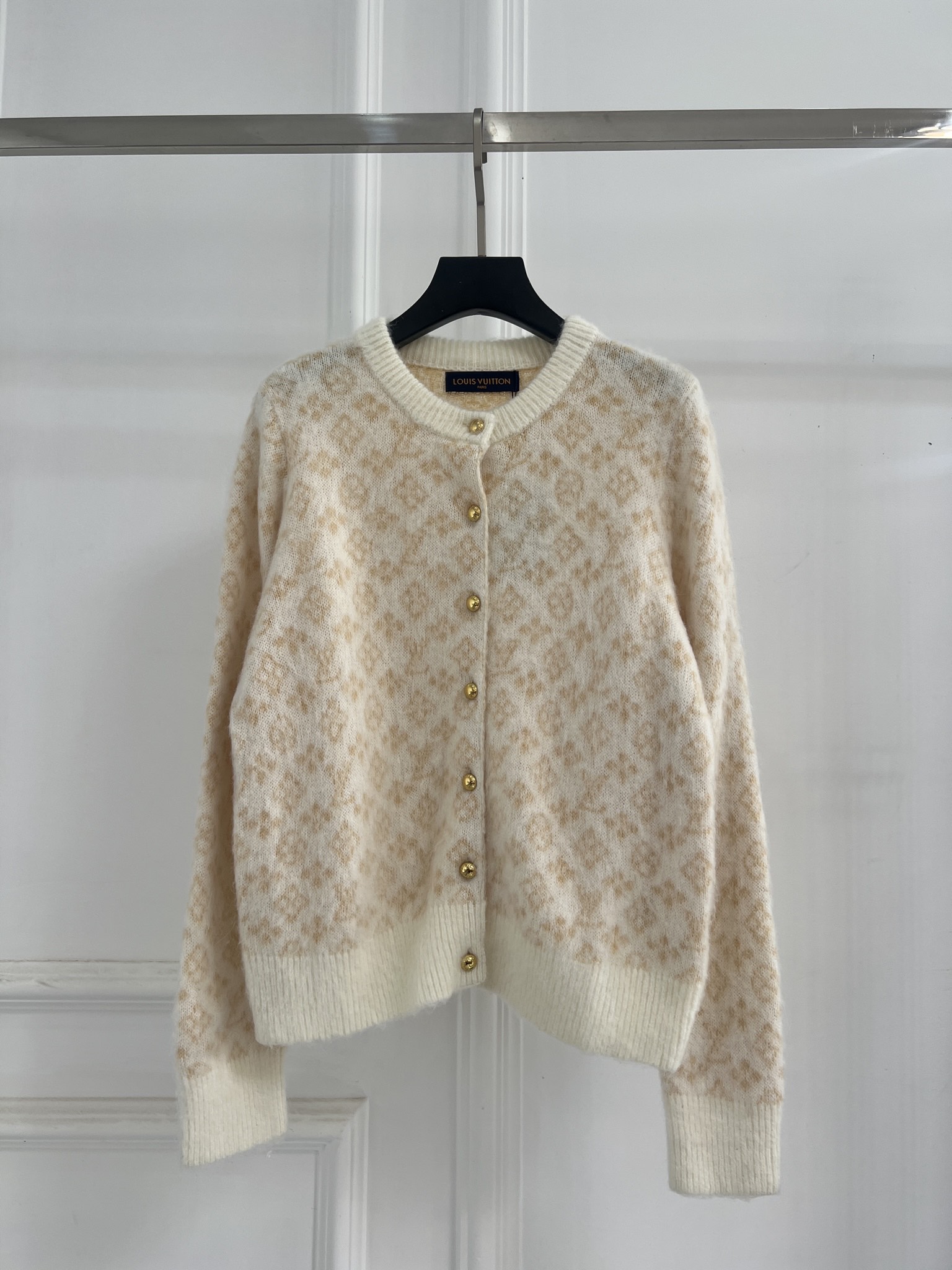 루이비통(LV) 로고 울 니트 가디건 의류