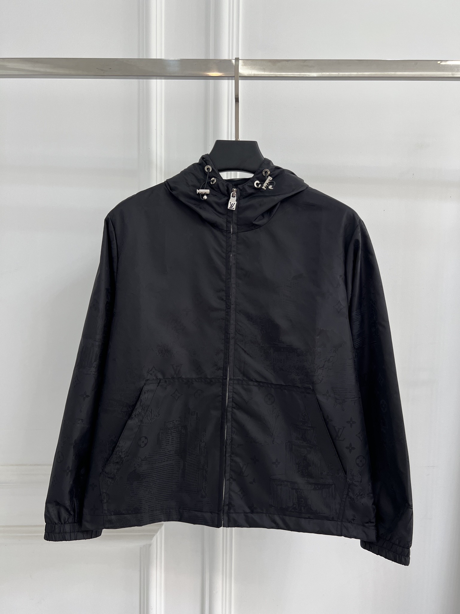 루이비통(LV) 자카드 패턴 바람막이 의류