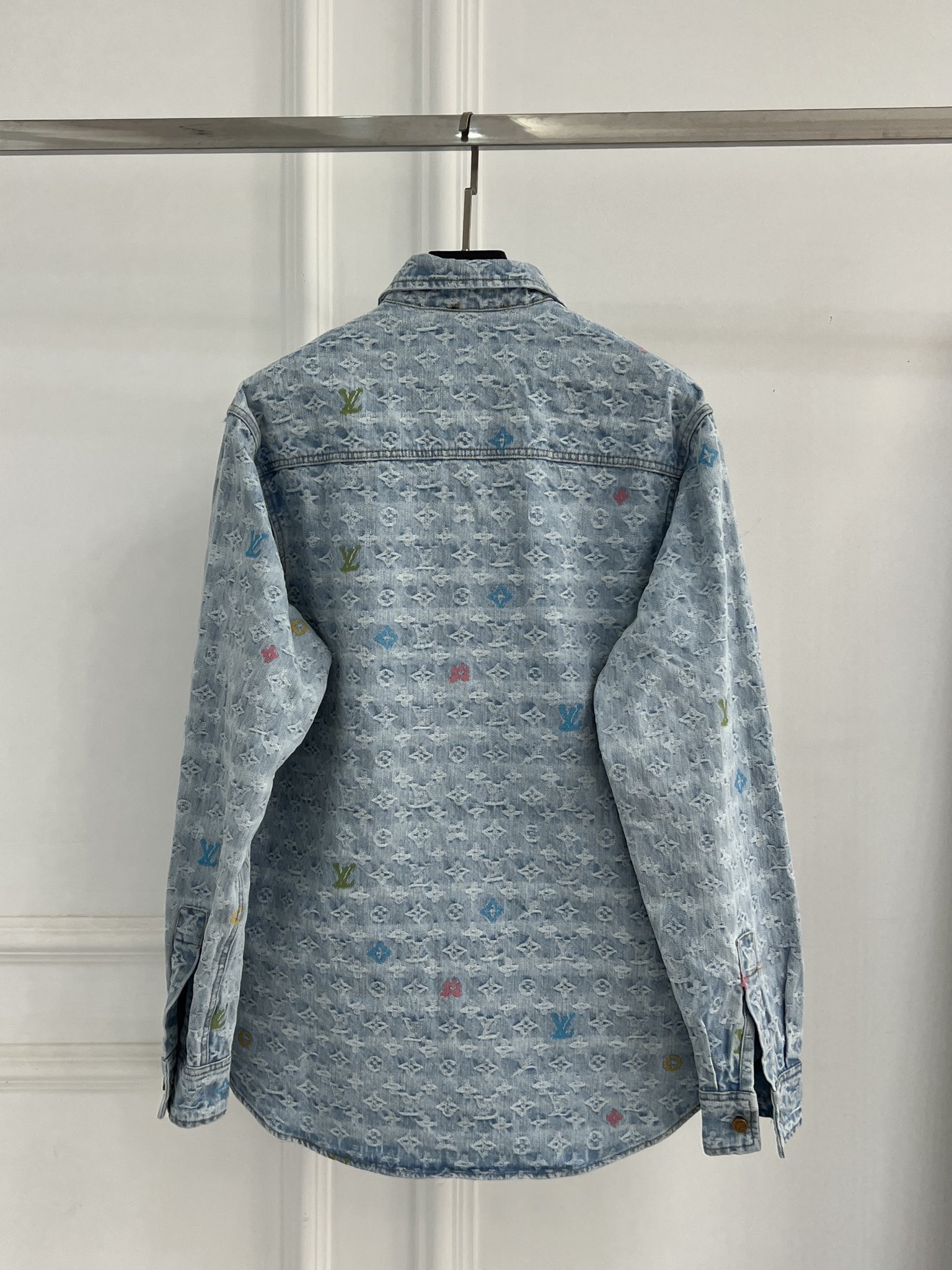 루이비통(LV) 자수 데님 셔츠 의류