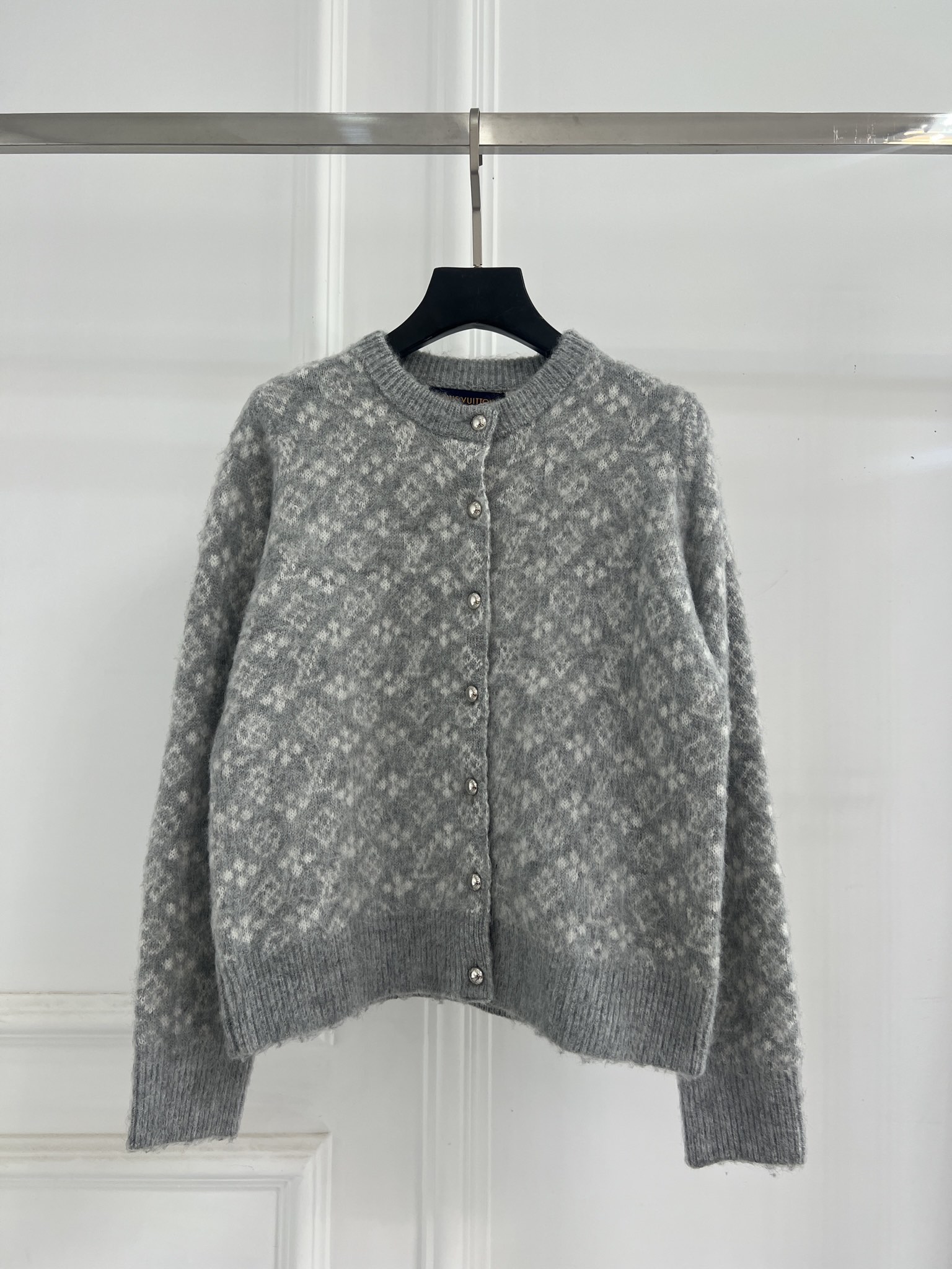 루이비통(LV) 로고 울 니트 가디건 의류