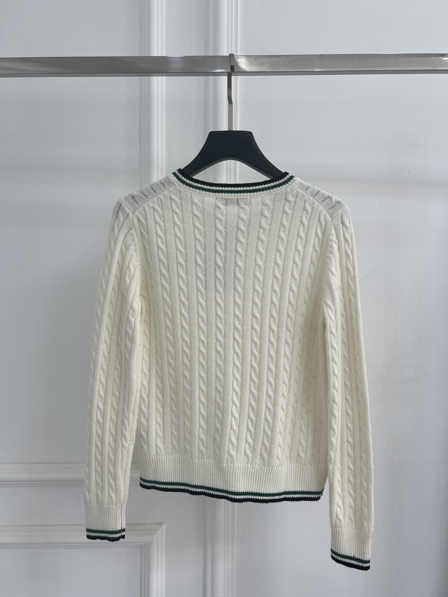 디올(DIOR) 케이블 브이넥 니트 의류