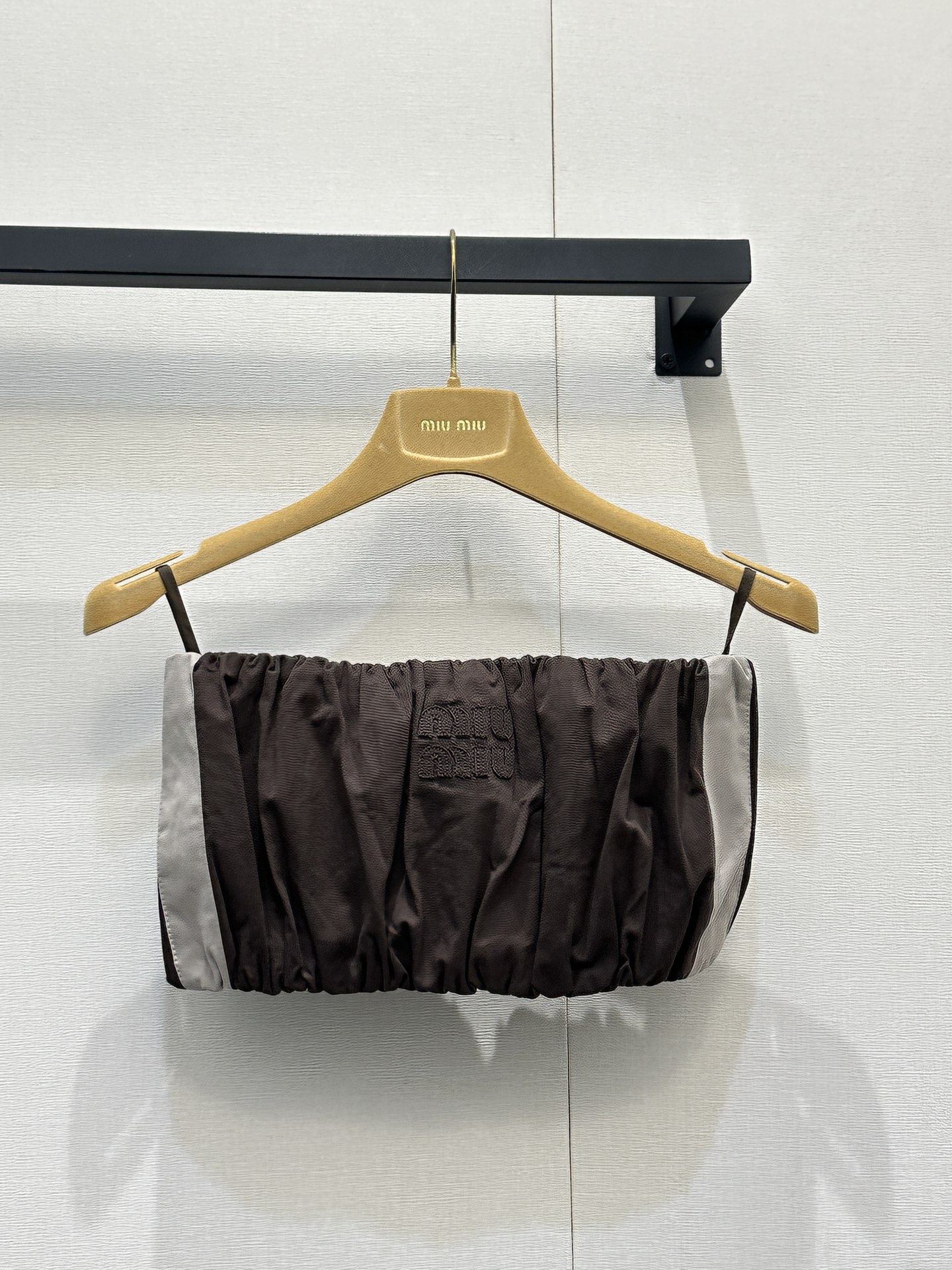 미우미우(MIU MIU) 로고 자수 밴딩 튜브탑 의류