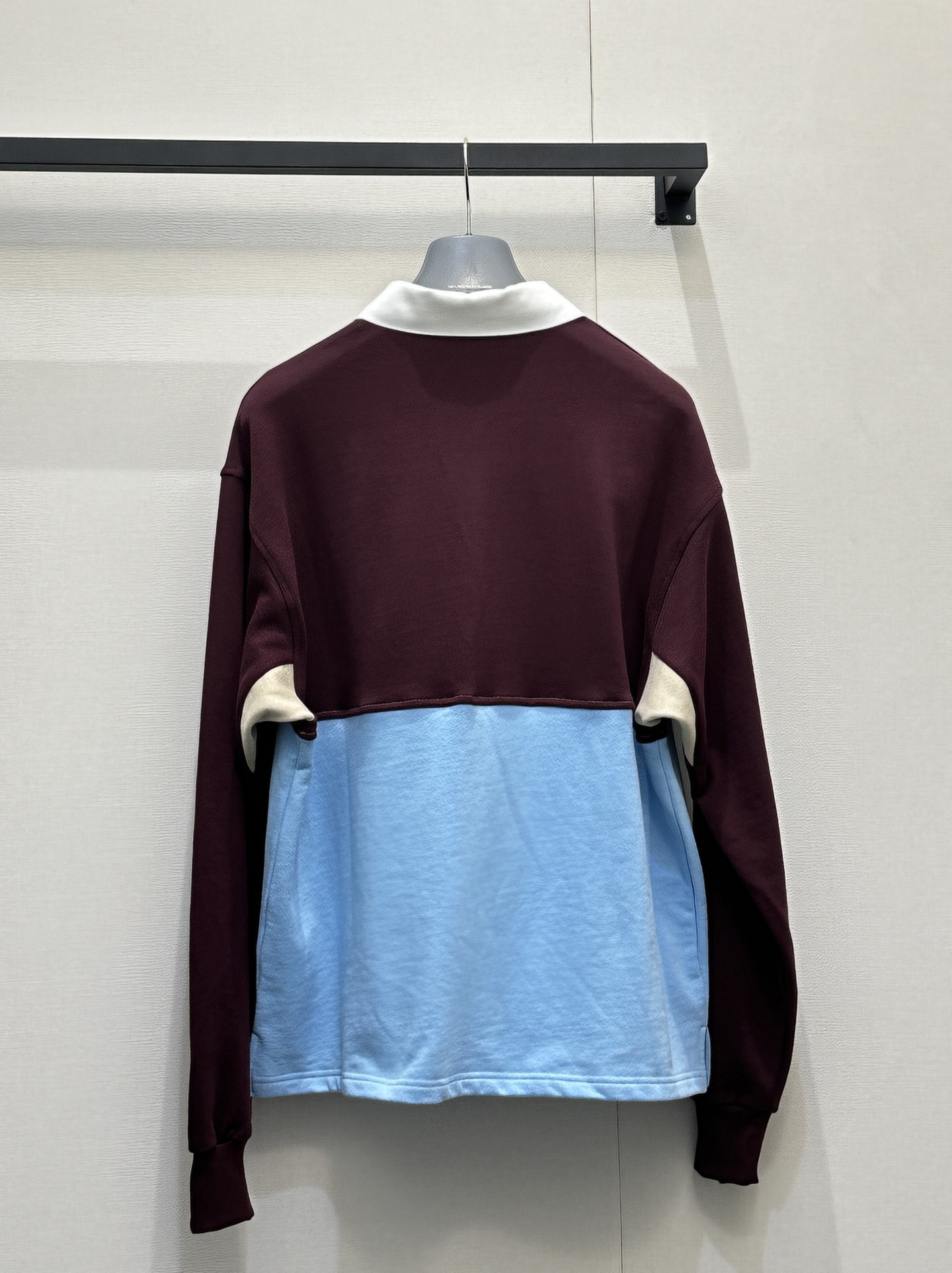 프라다(PRADA) 배색 카라 스웻셔츠 의류