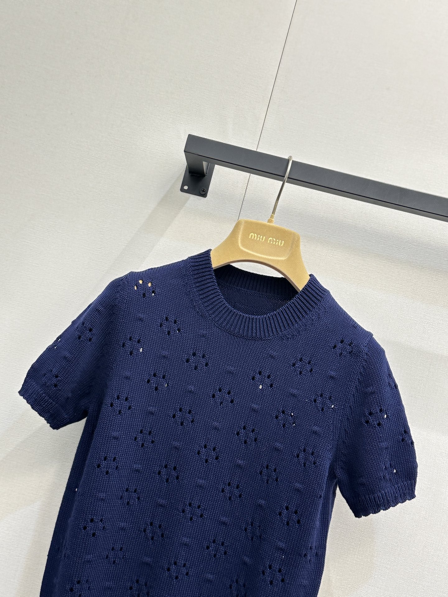 미우미우(MIU MIU) 펀칭 니트 반팔 가디건 의류