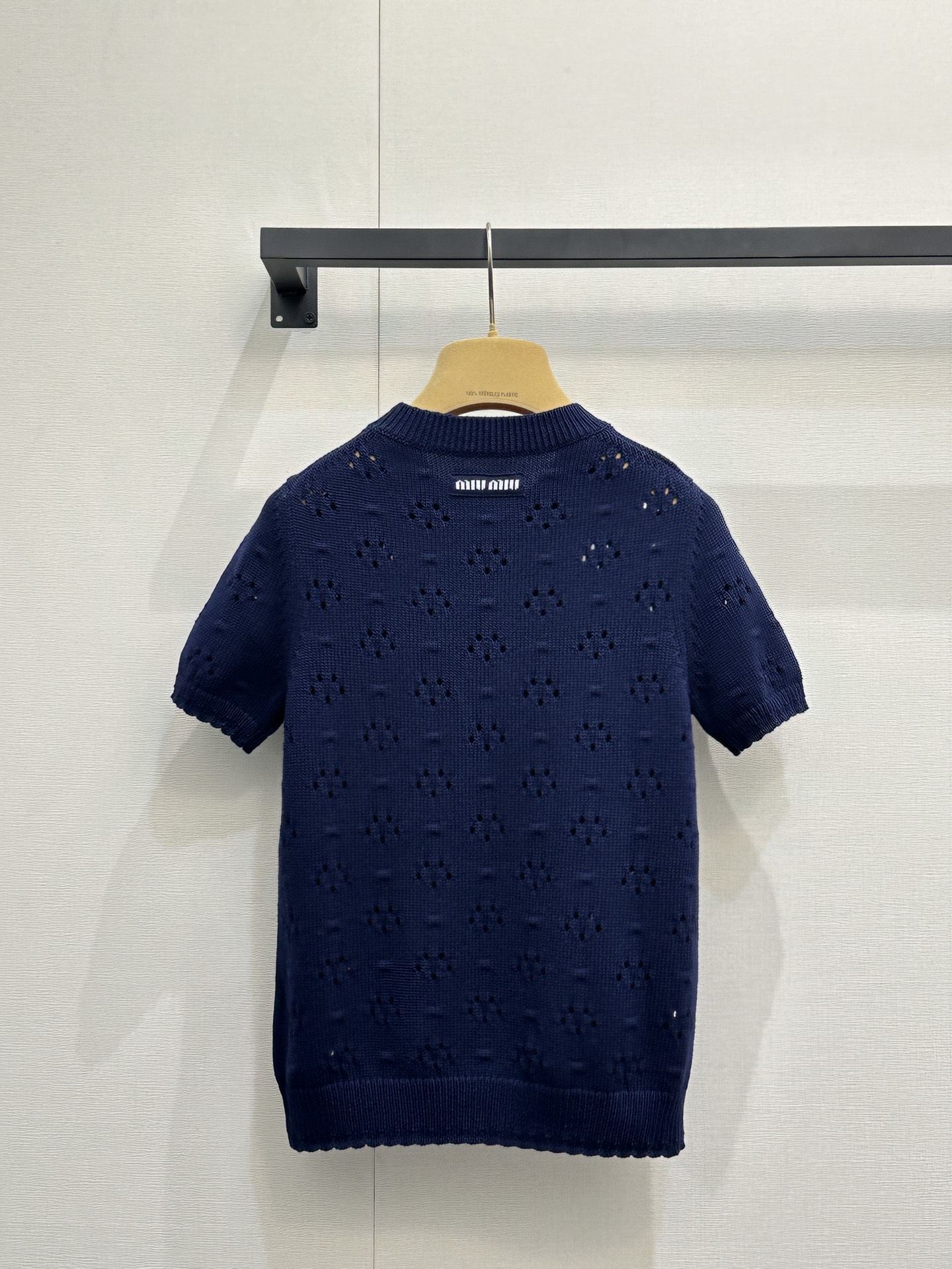 미우미우(MIU MIU) 펀칭 니트 반팔 가디건 의류