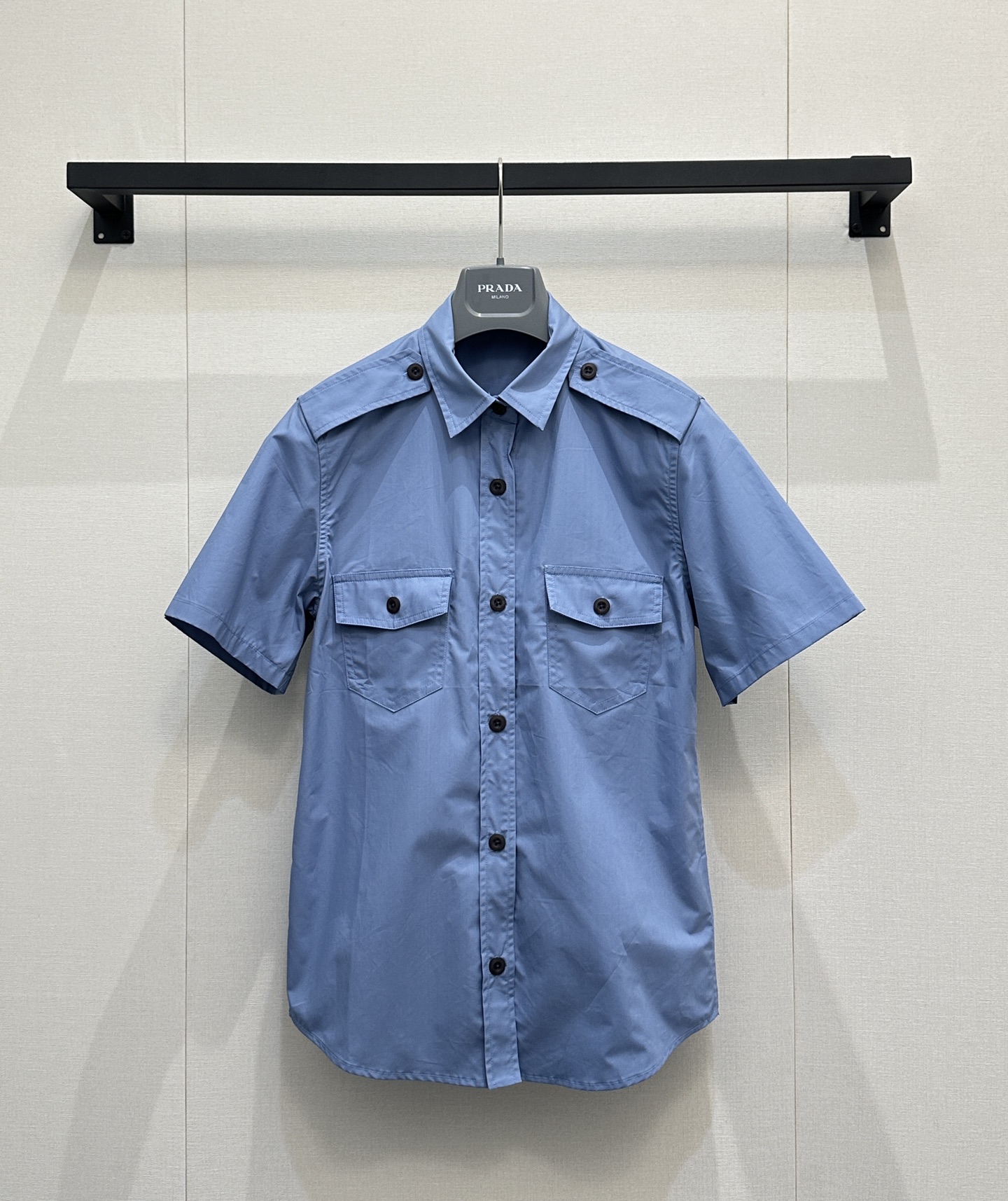 프라다(PRADA) 숄더 패치 포켓 반팔 셔츠 의류